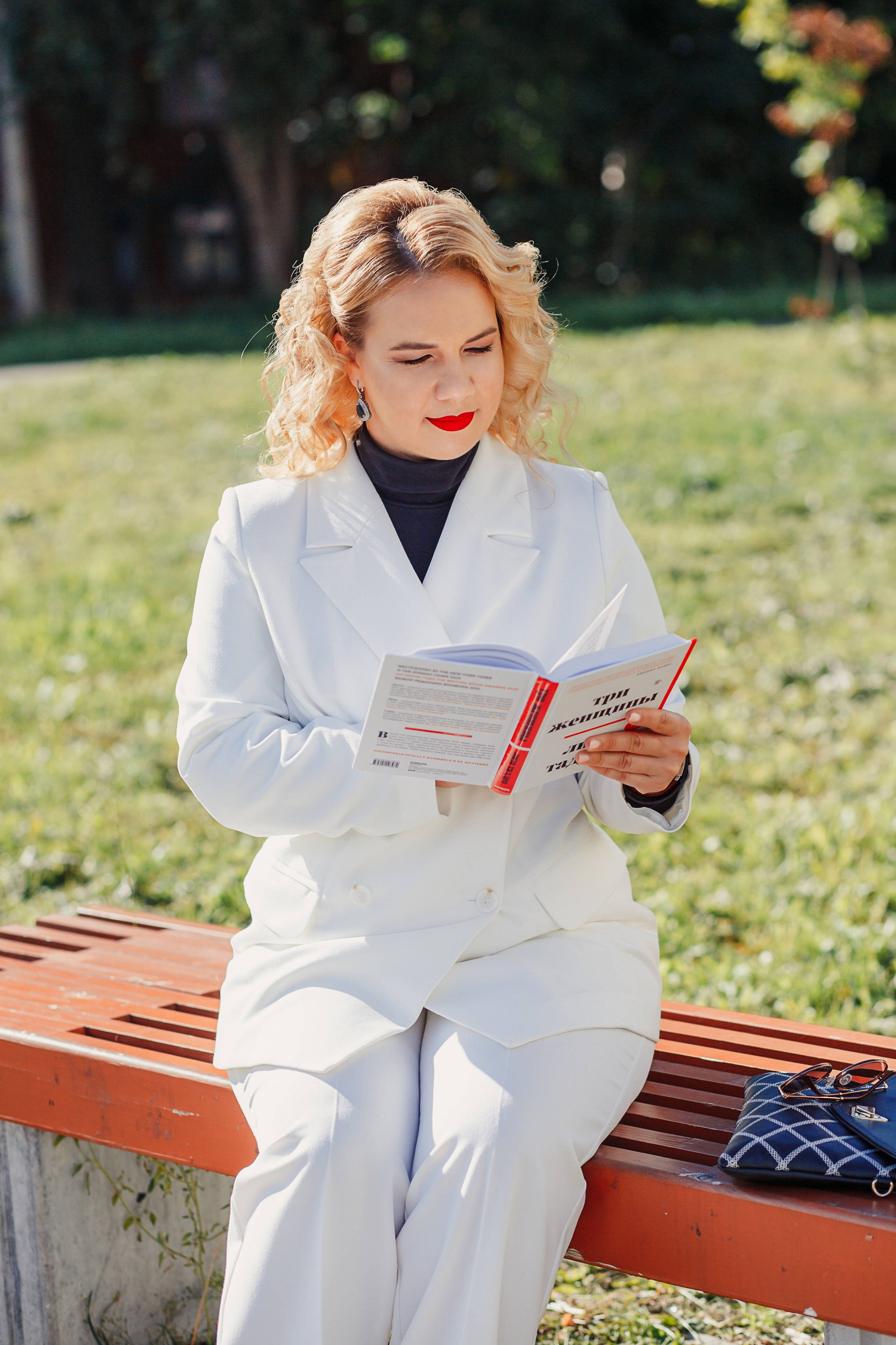 Фотосессия в Череповце, фотограф Катерина Сысуева, женское фото, в Москве, женский портрет, девушка сидит на скамейке, девушка читает, rina_sphoto, фотограф Катерина Сысуева, Рина Сысуева,  женский фотограф Москва,  профессиональный фотограф москва, бизнес портрет,свадебное фото, семейный фотосессия