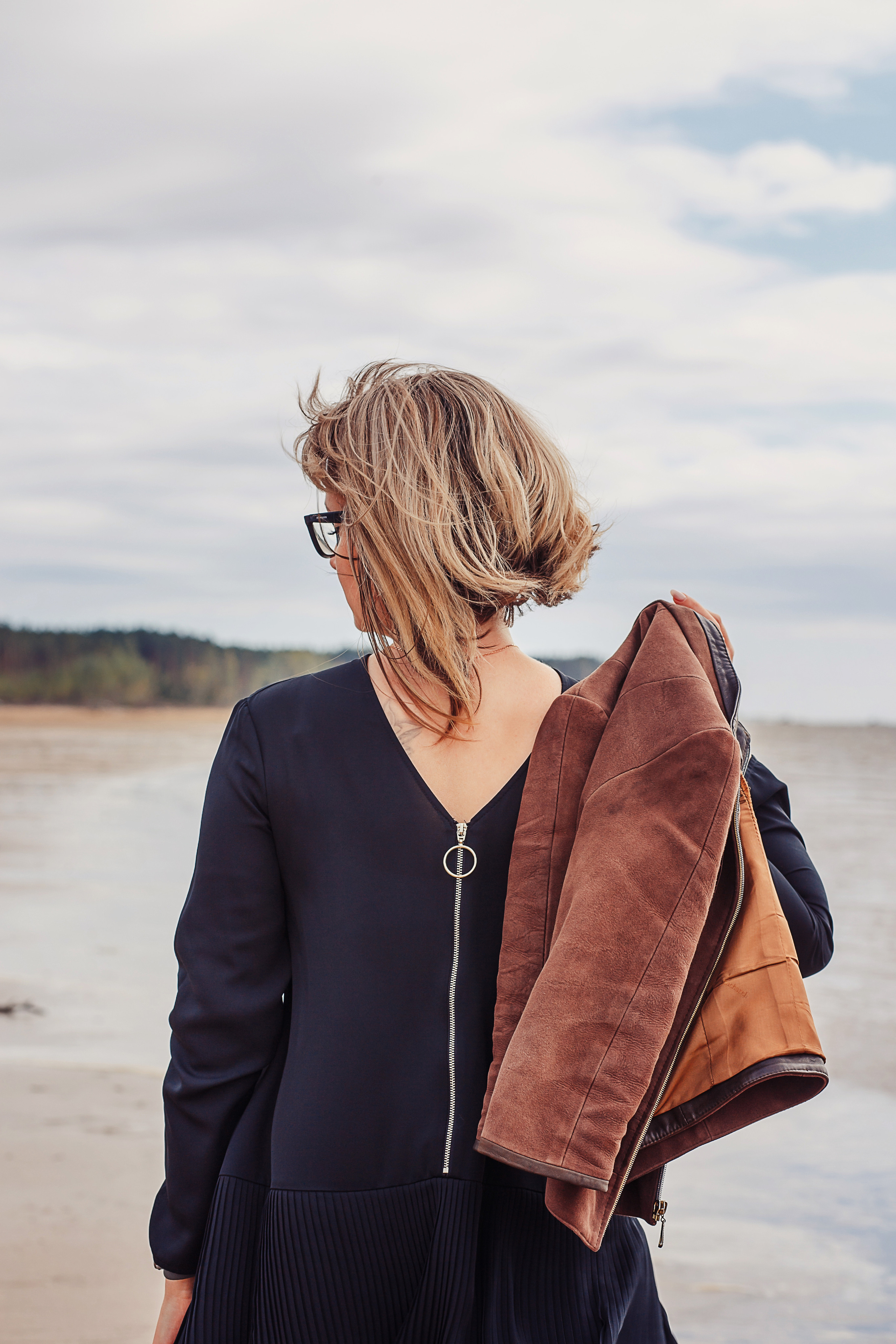 Девушка идет по берегу, фотограф Катерина Сысуева, rina_sphoto, фотограф в Москве, женский фотограф в Москве, rina_sphoto, фотограф Катерина Сысуева, Рина Сысуева,  женский фотограф Москва,  профессиональный фотограф москва, бизнес портрет,свадебное фото, семейный фотосессия