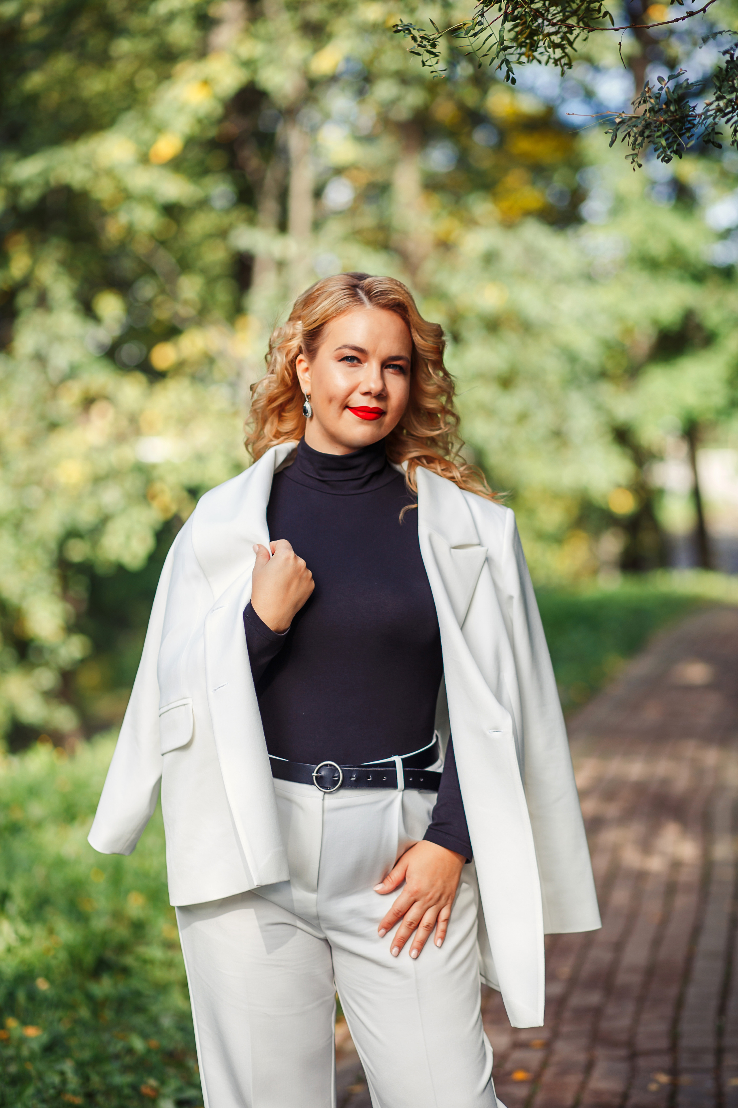 Фотосессия в Череповце, фотограф Катерина Сысуева, женское фото, в Москве, женский портрет, девушка идет по улице, rina_sphoto, фотограф Катерина Сысуева, Рина Сысуева,  женский фотограф Москва,  профессиональный фотограф москва, бизнес портрет,свадебное фото, семейный фотосессия