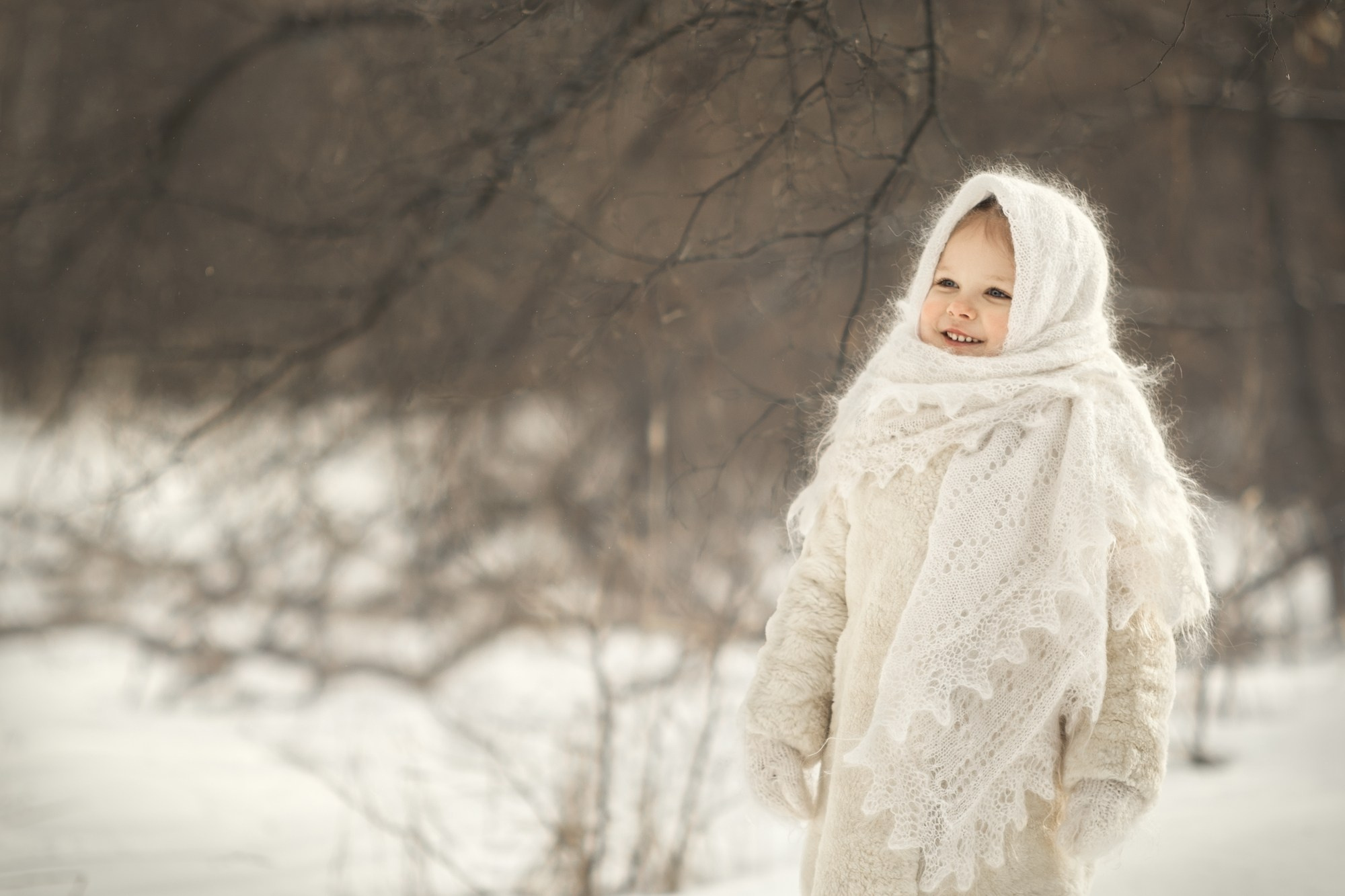 зимняя фотосессия детей на природе, фотосъемка с ретро стиле, русско-народный костюм на фото