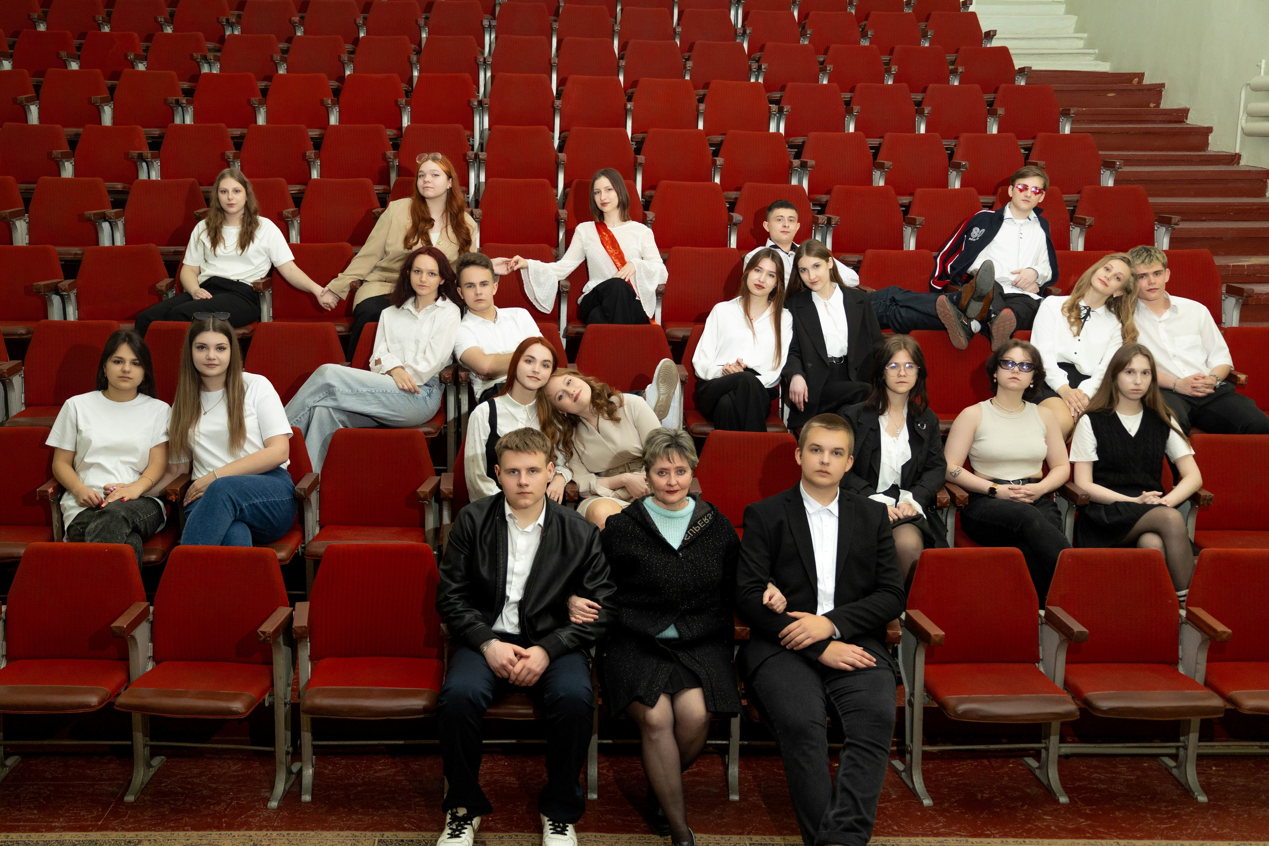 Гимназия «Интеллект». Фотограф Донецк. Горловка. ДНР. Севастополь