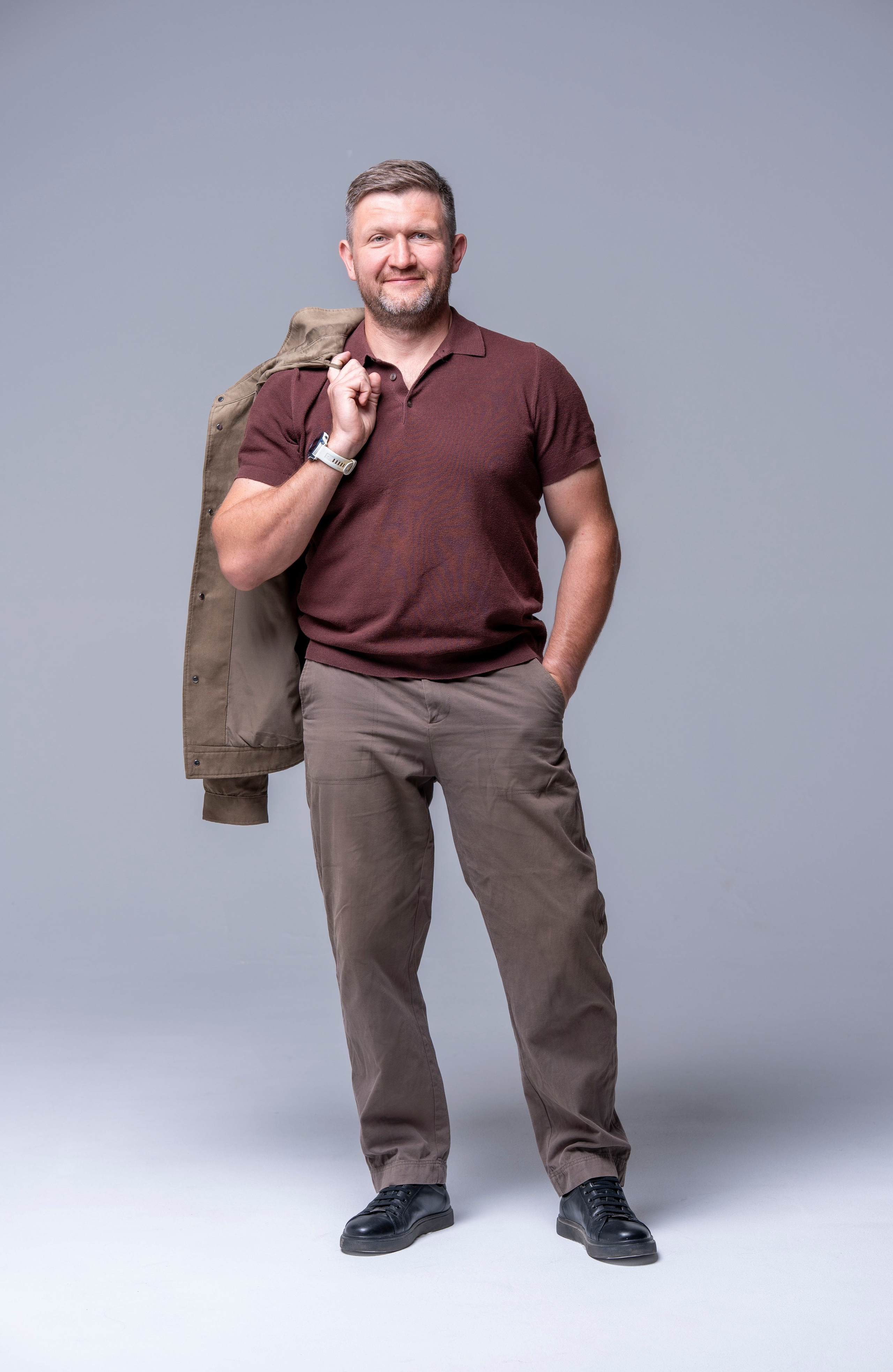 Артем. Владелец компании по производству пластиковой тары. Главная