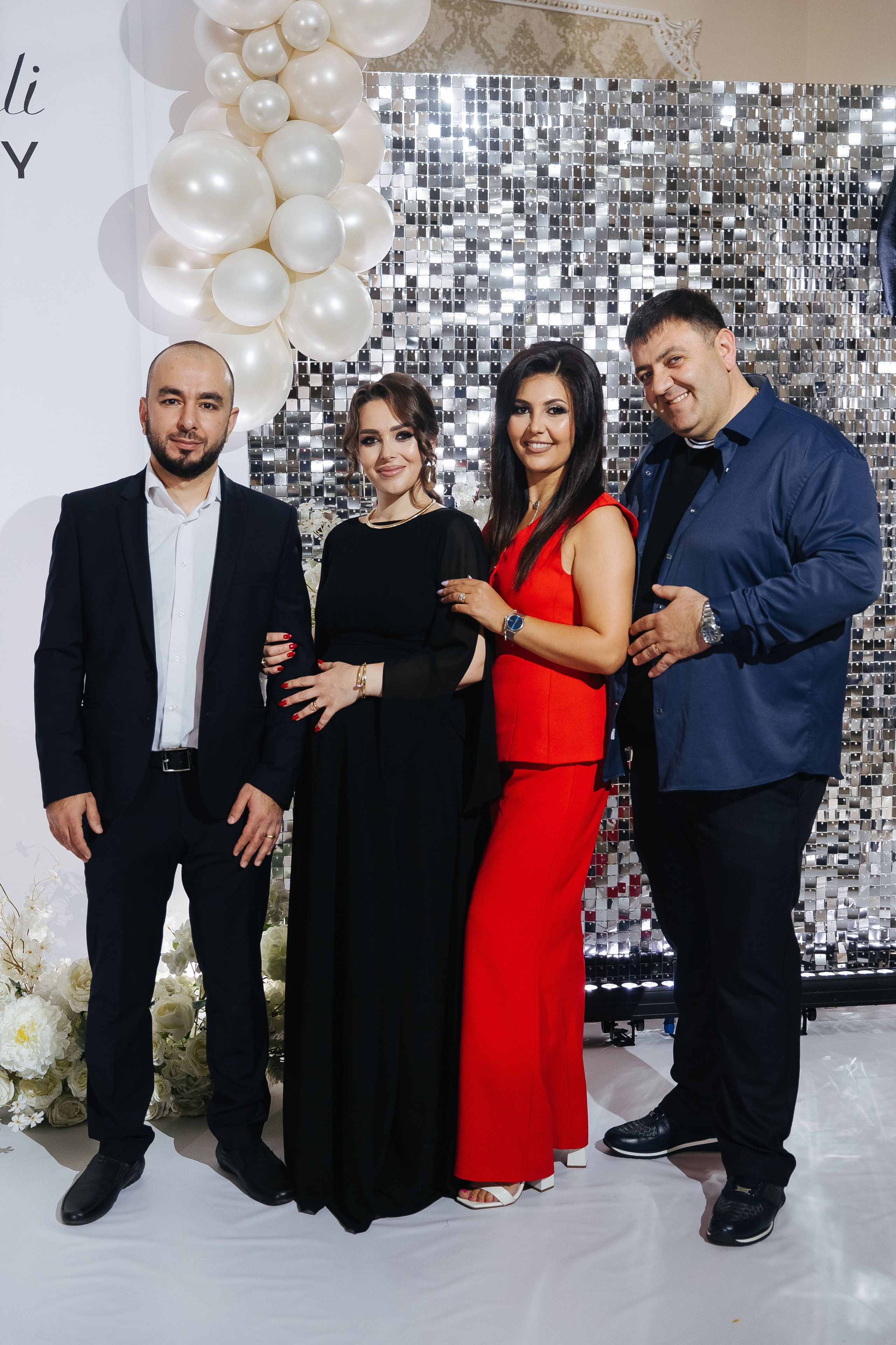 Ани и Назели. 35&5 День рождения, «Янтарь». Фотограф в Красноярске Надежда Воскресенская