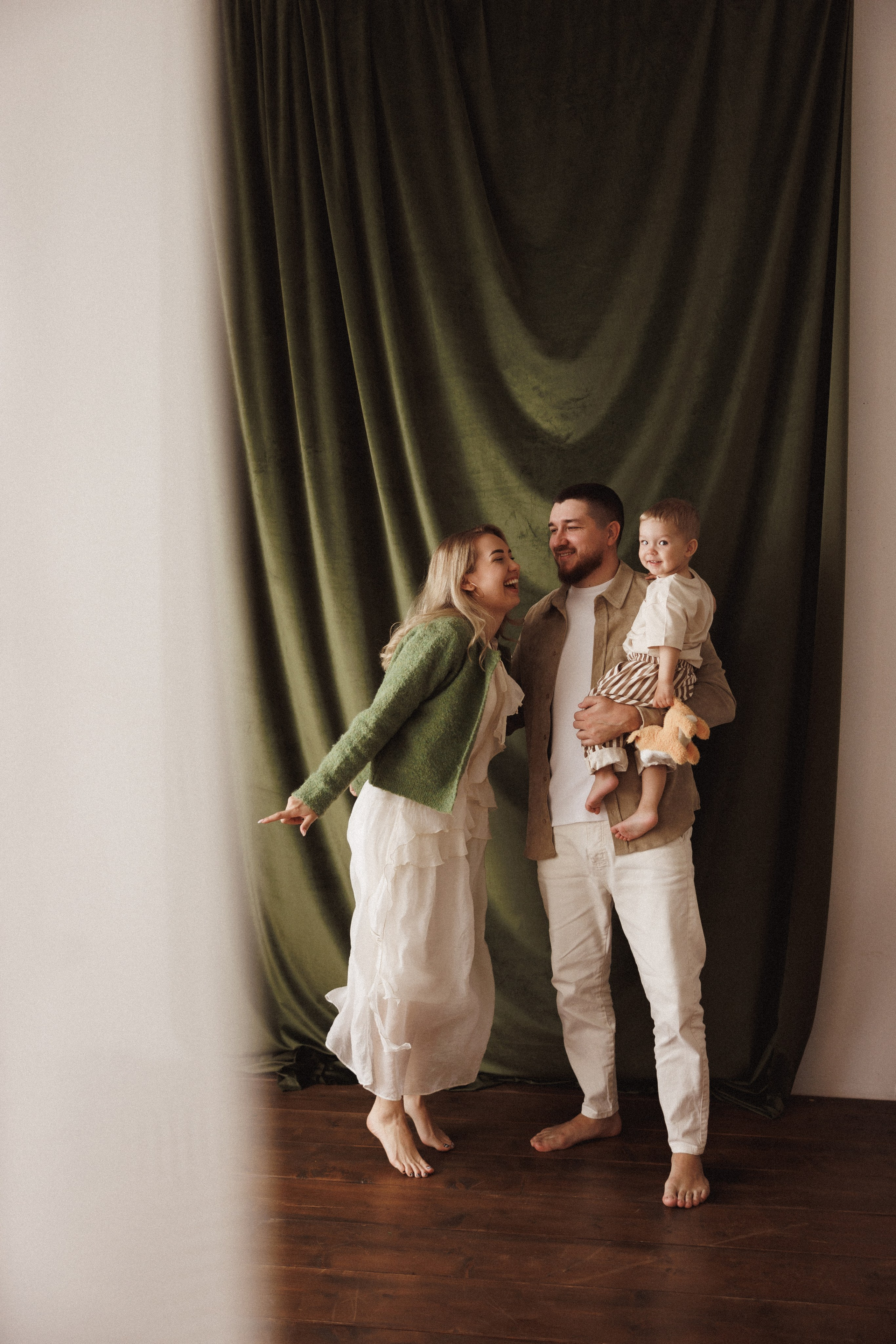 Семейная фотосессия в фотостудии «Mestone», город Краснодар. Семейный и детский фотограф в Краснодаре Анна Трашкова