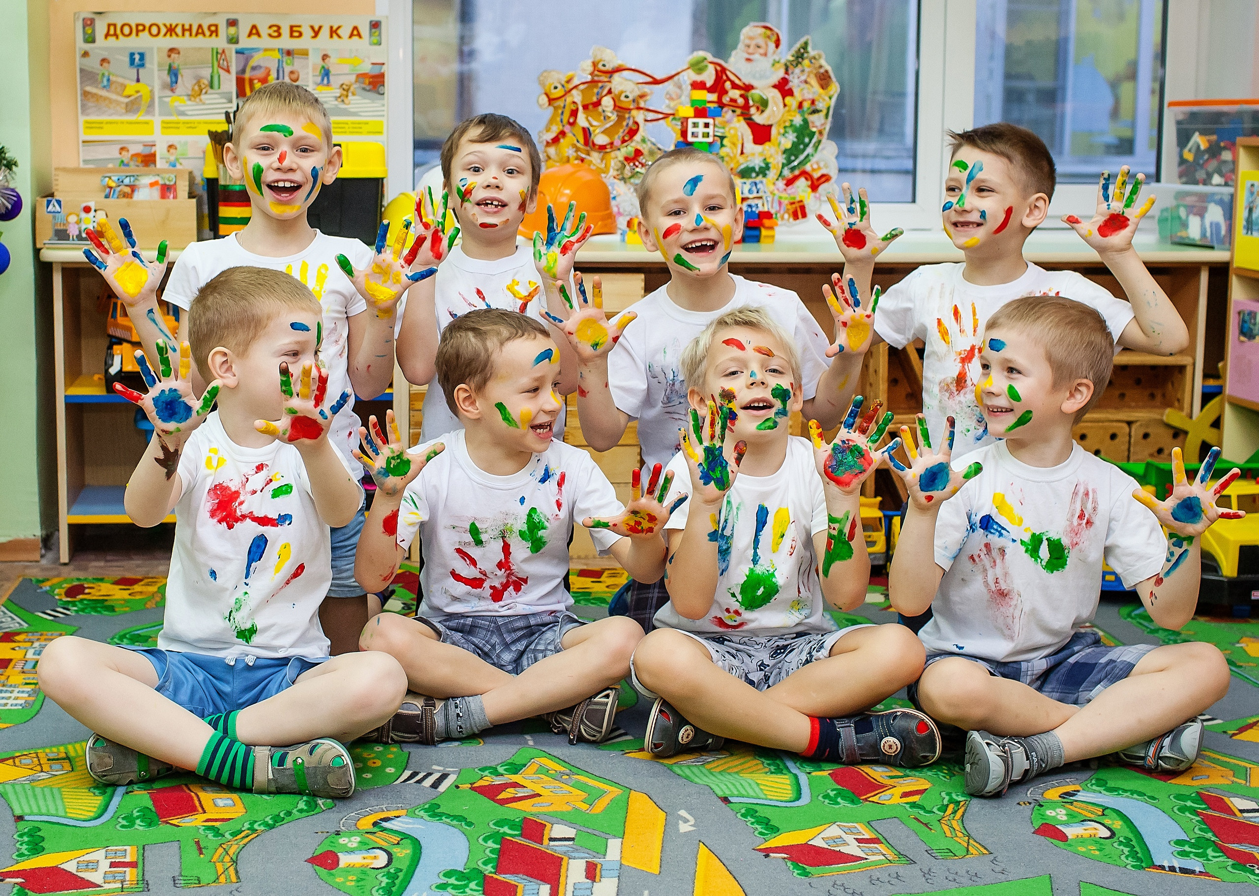 Фотография для выпускных альбомов в детском саду в выпускной группе в подготовительной группе детей фотограф для выпускных альбомов фото детей мастер-класс в детском саду краски портреты детей