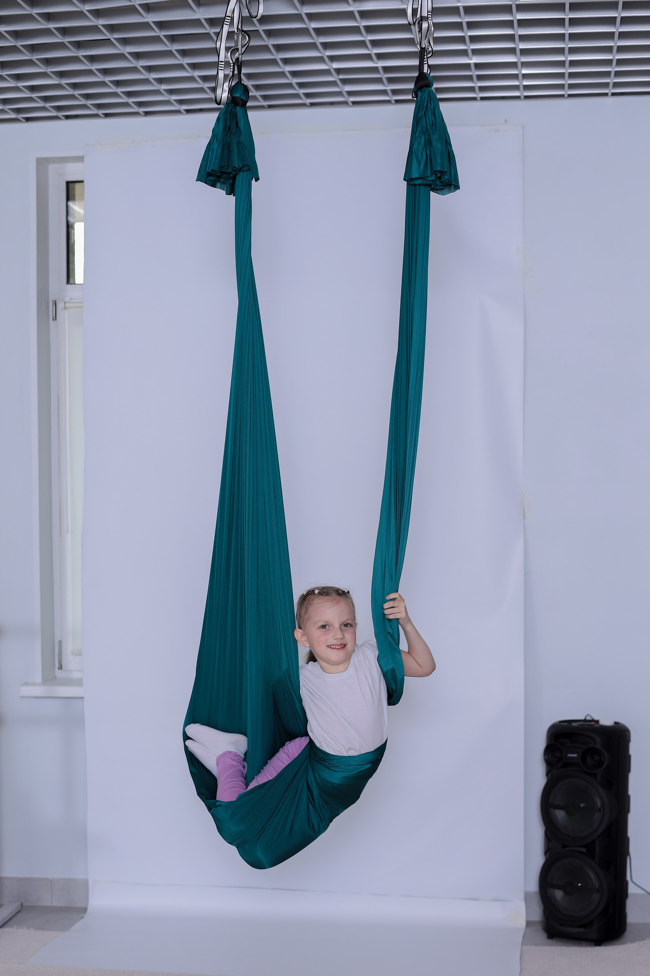 Детская аэройога. Фотограф Надршина Лилия