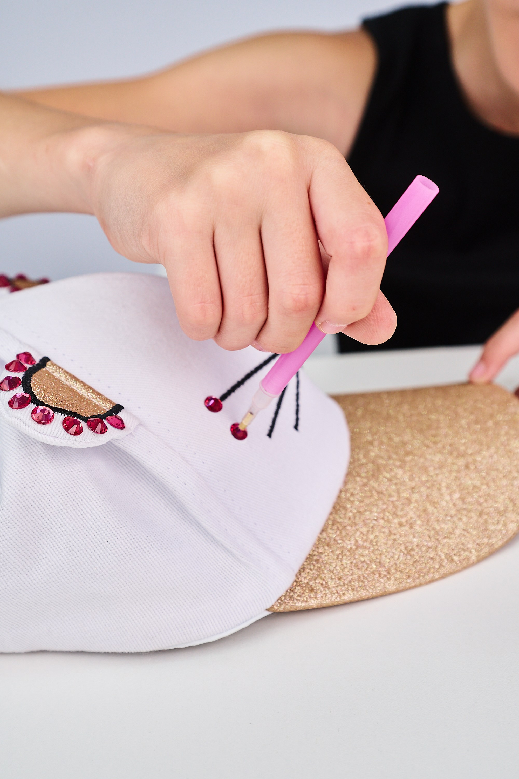 Фото и видео для маркетплейсов — универсальный клей