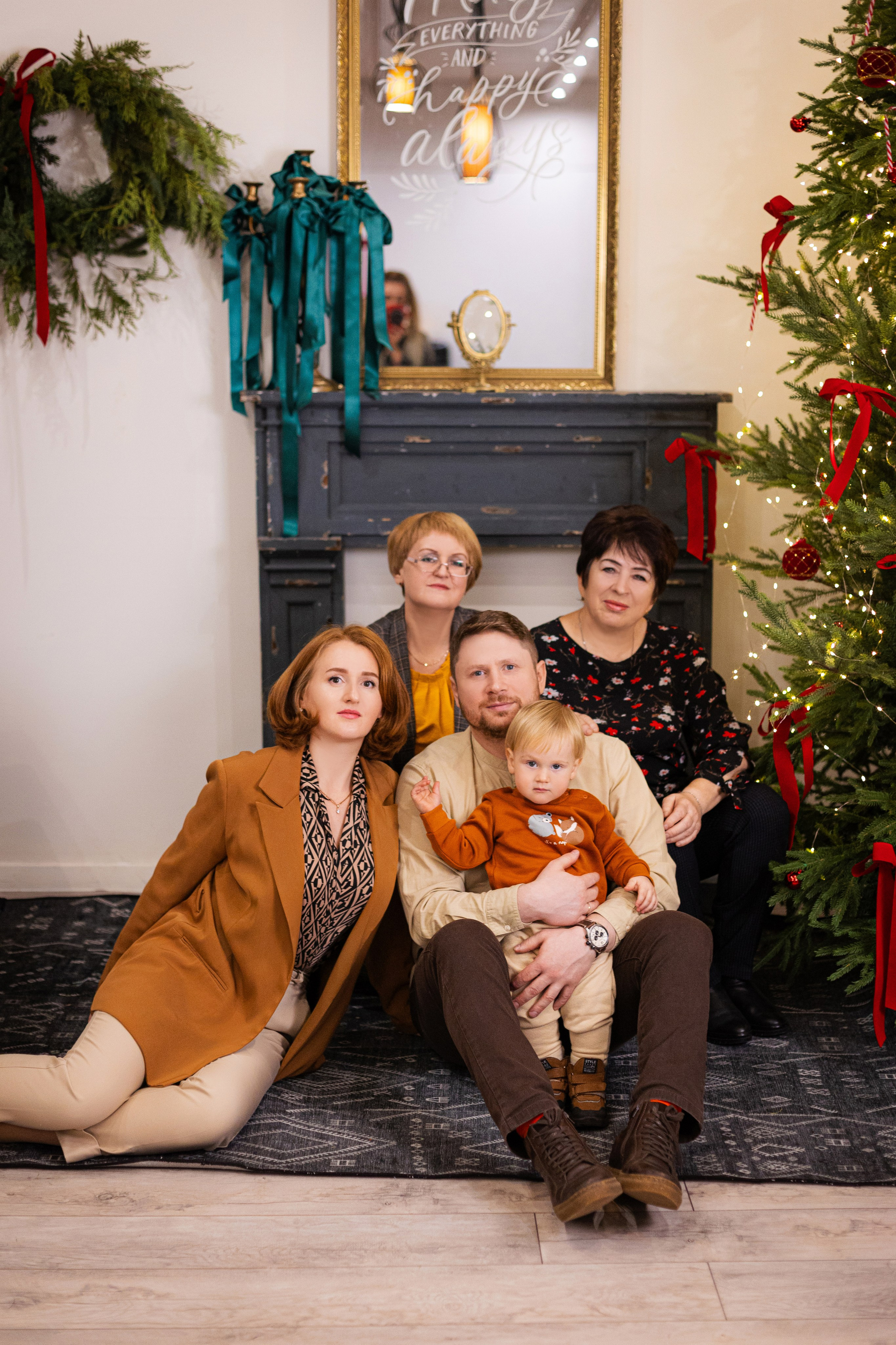 Ольга, Павел и Рома с бабушками. Фотограф ВИКА МЕДУЗА