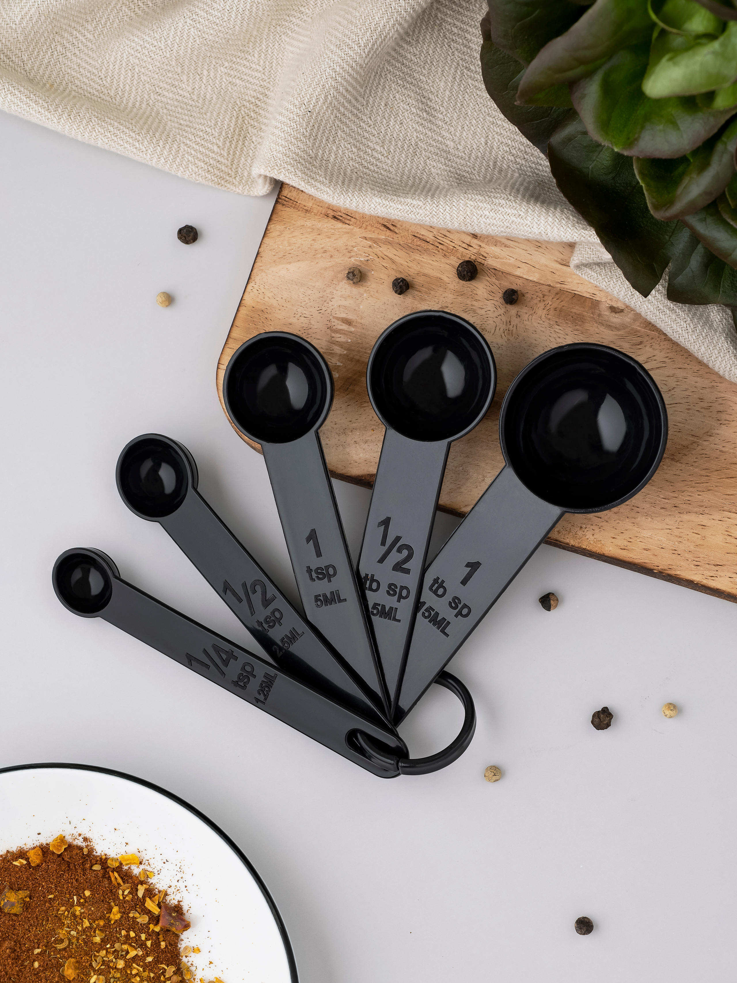 Предметная фотосъемка мерных ложечек для маркетплейсов.