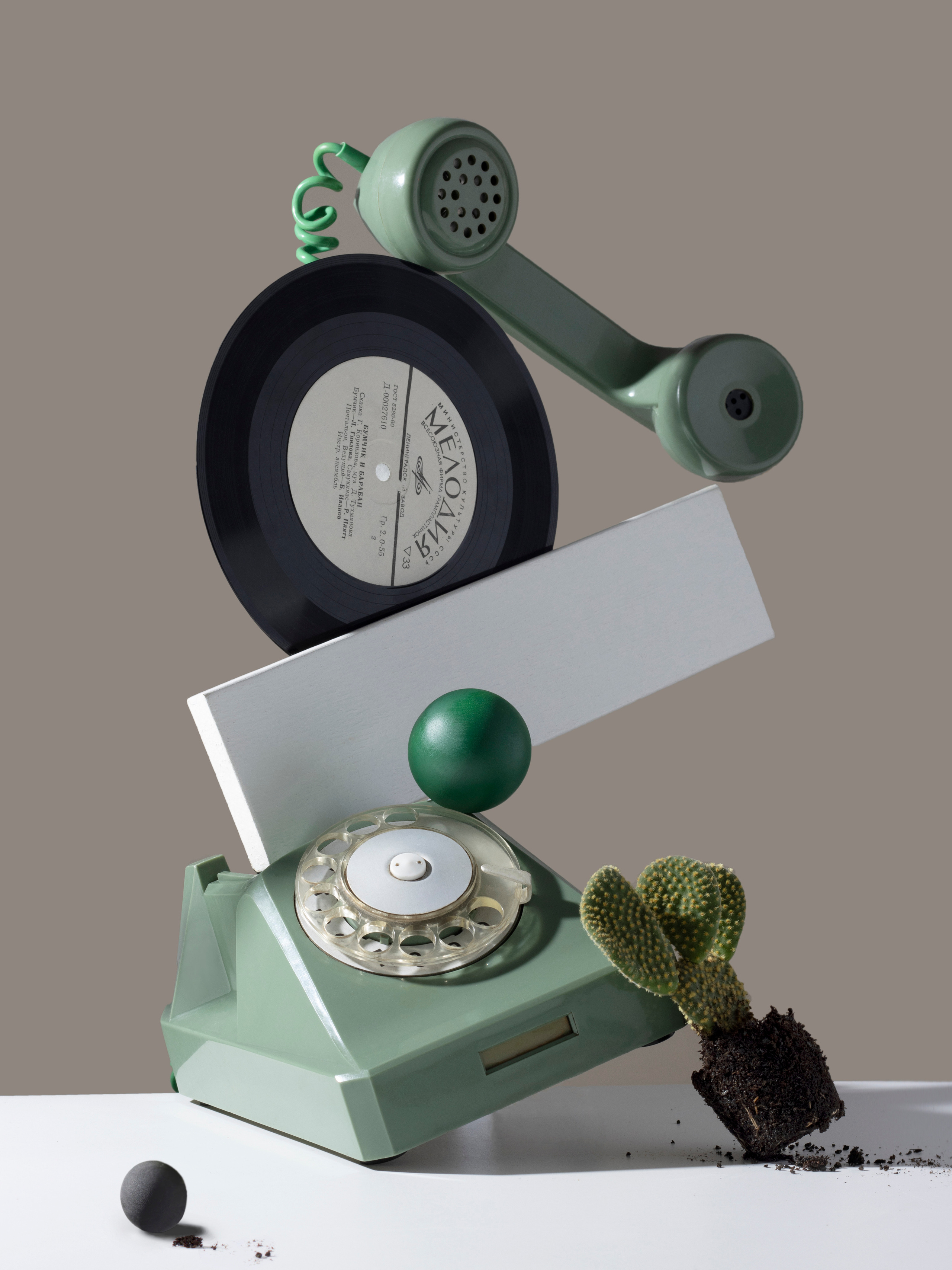 Сет дизайн со старым телефоном