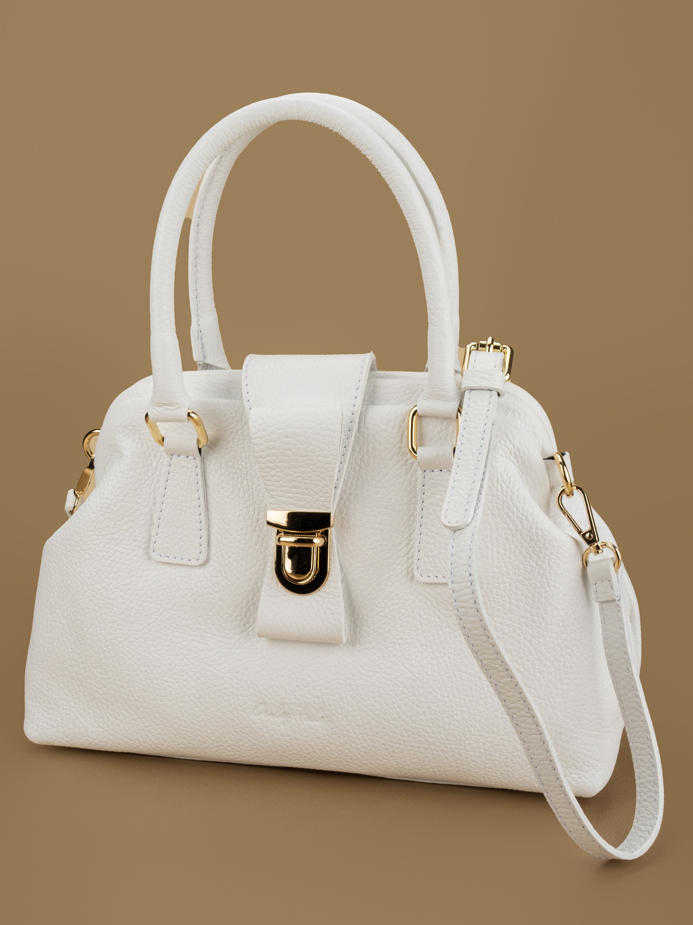 Предметная съёмка сумок для маркетплейсов. Предметный фотограф в Симферополе Антон Катунин