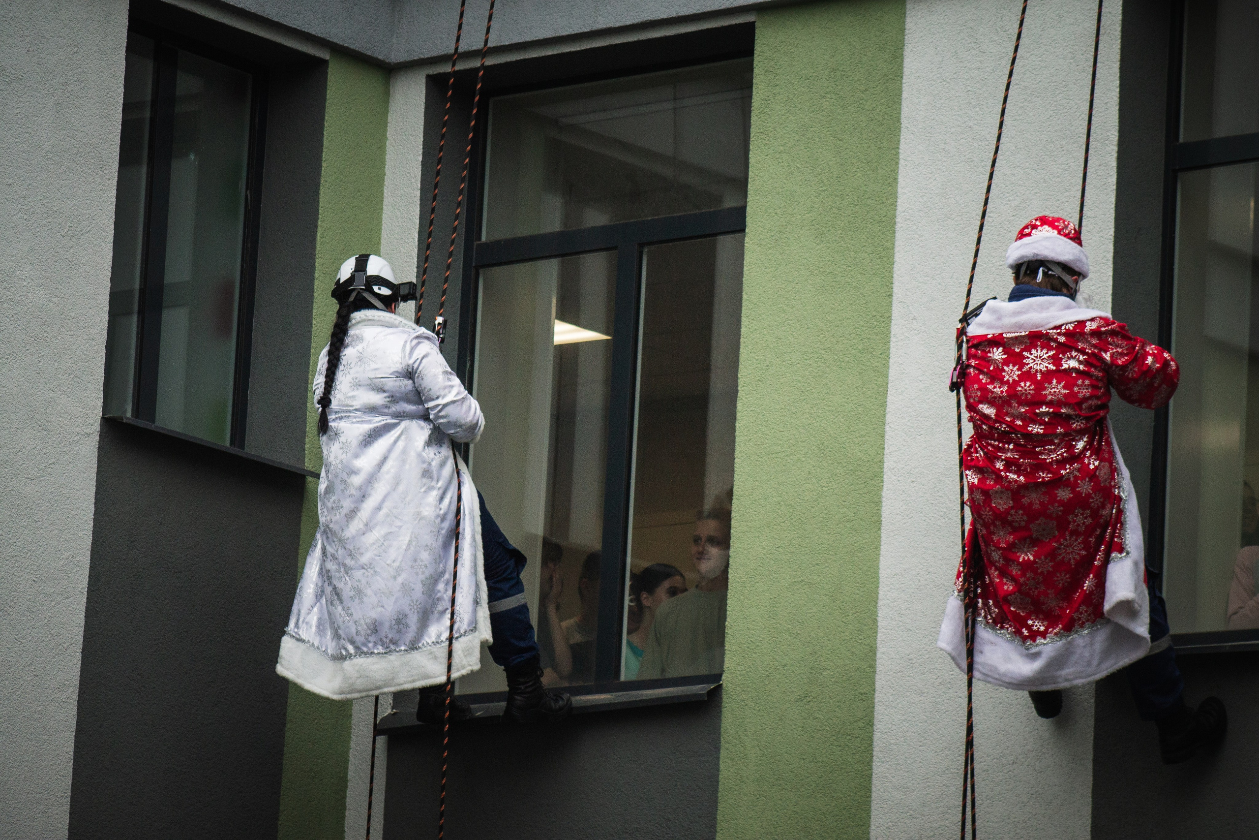 ВСКС. Десант Дедов Морозов. Илья Чемис — Фотограф в Мариуполе