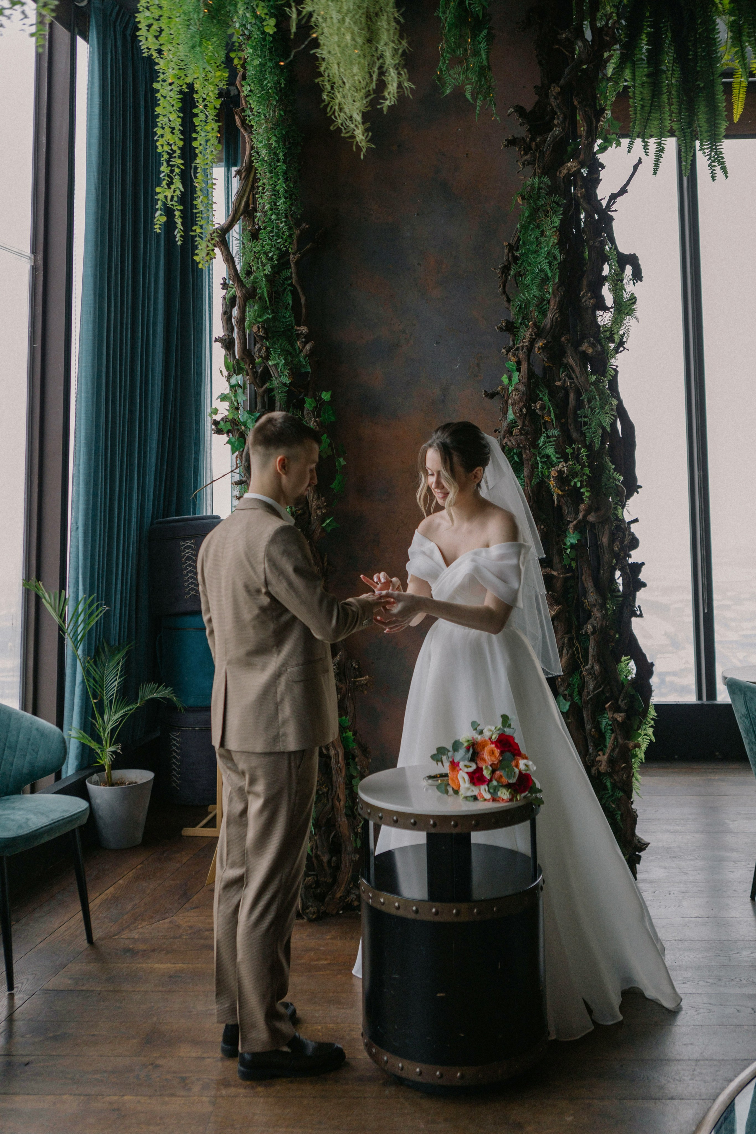 Ксюша и Илья. Утро в отеле роспись в Birds. Свадебный и портретный фотограф в Москве Анастасия Масюк