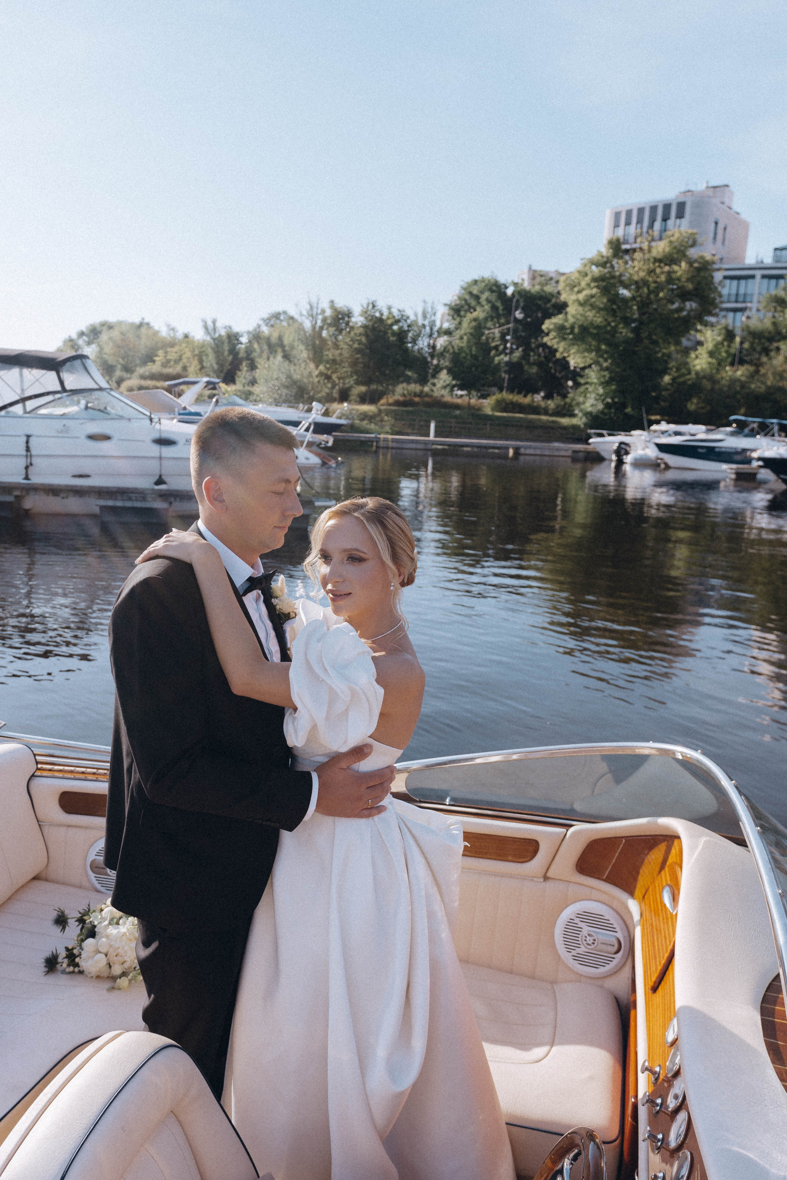 СВАДЕНБНАЯ СЬЕМКА НА КАТЕРЕ ПО КАНАЛАМ САНКТ-ПЕТЕРБУРГА И В АКВАТОРИИ НЕВЫ. Профессиональный фотограф, Санкт-Петербург — Виктория Богомолова