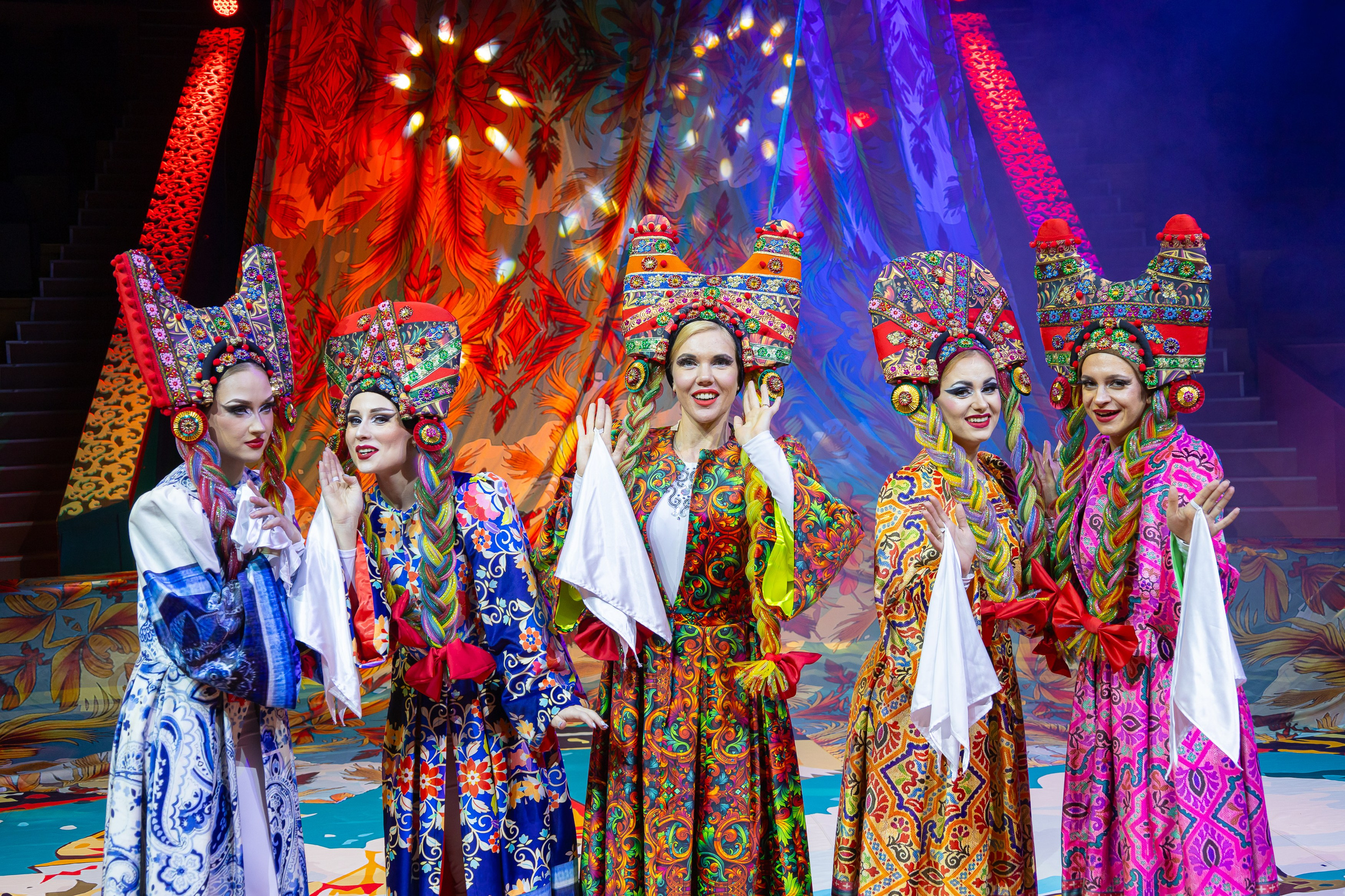 Цирк Жар Птица. Афиша. Семейный и Свадебный фотограф в Сочи