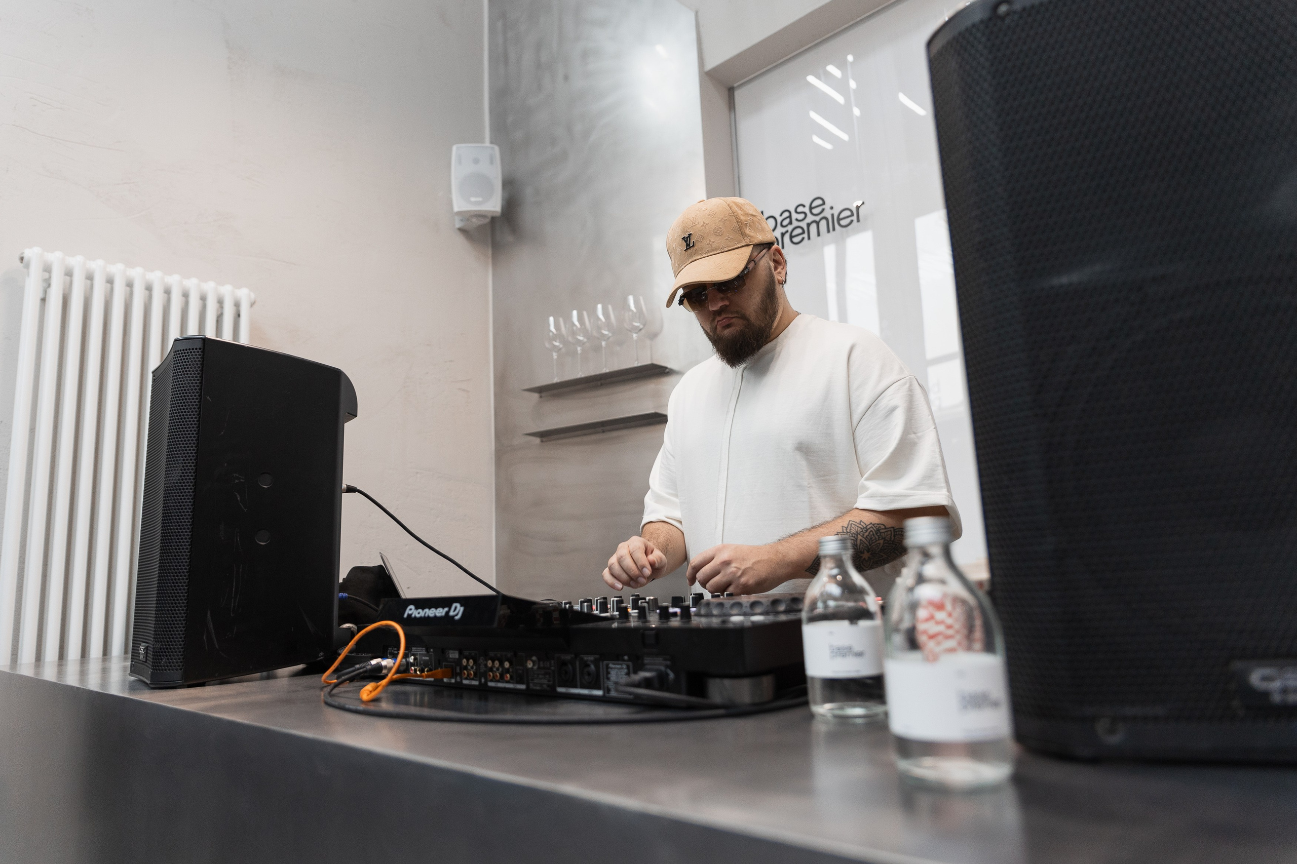 Base | открытие барбершопа. Showbiz | Fashion | Reportage