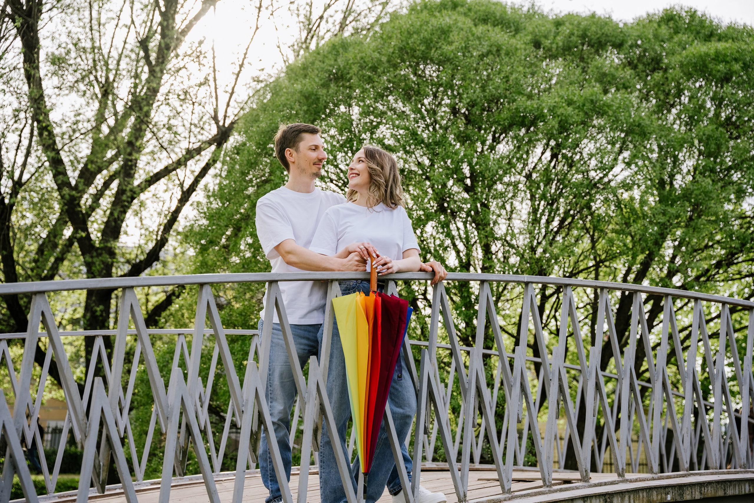 Под цветным зонтом