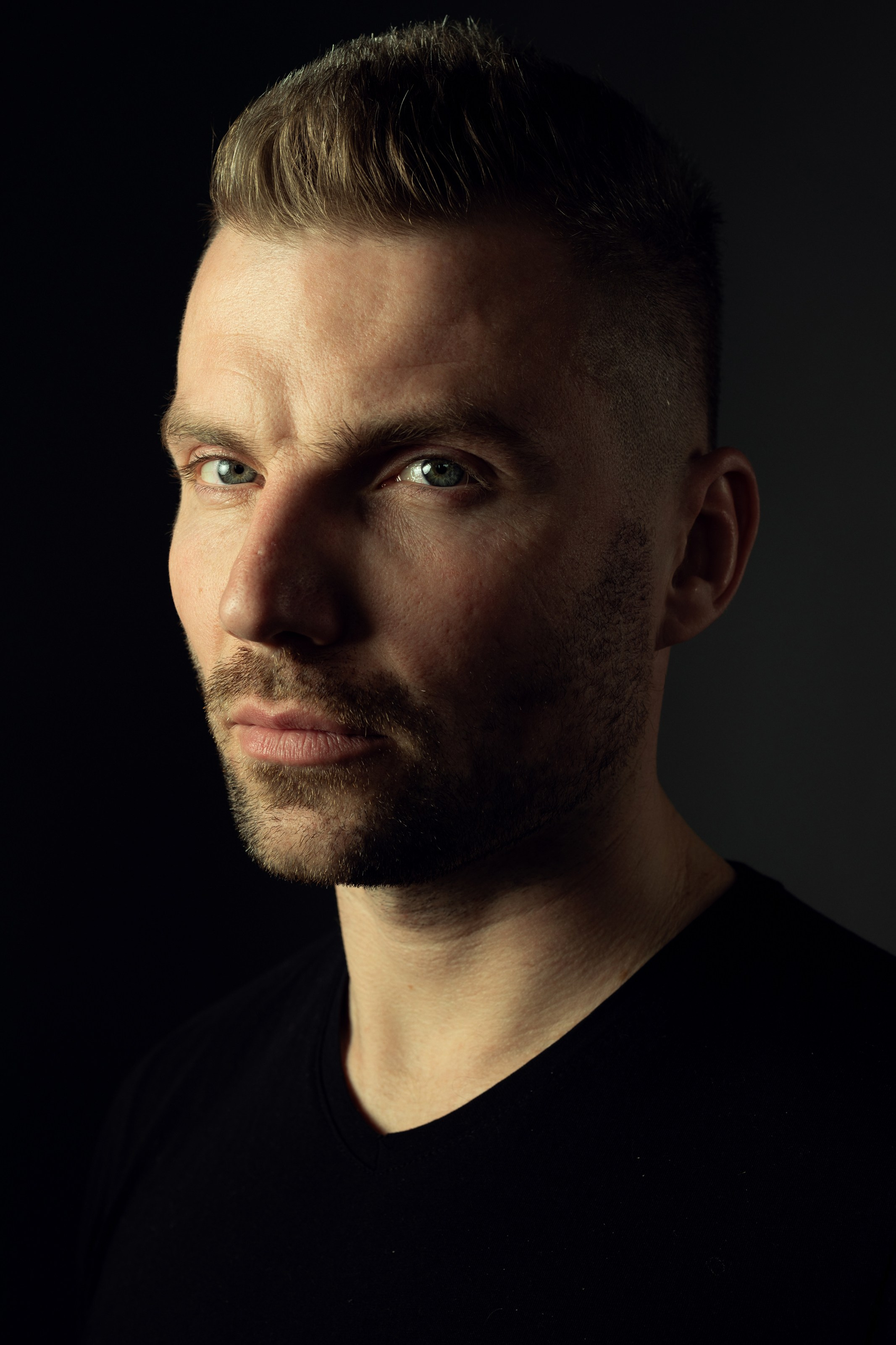 Single portraits. Photographer in Tokyo Anatolii Ozarto