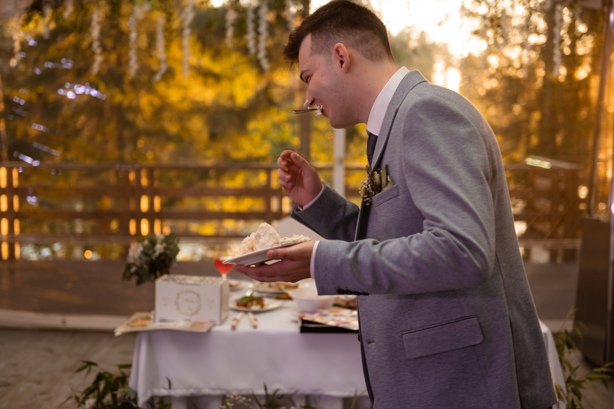 Весь день под дождем, вечером закат на озере. Свадебный и семейный фотограф София Невская