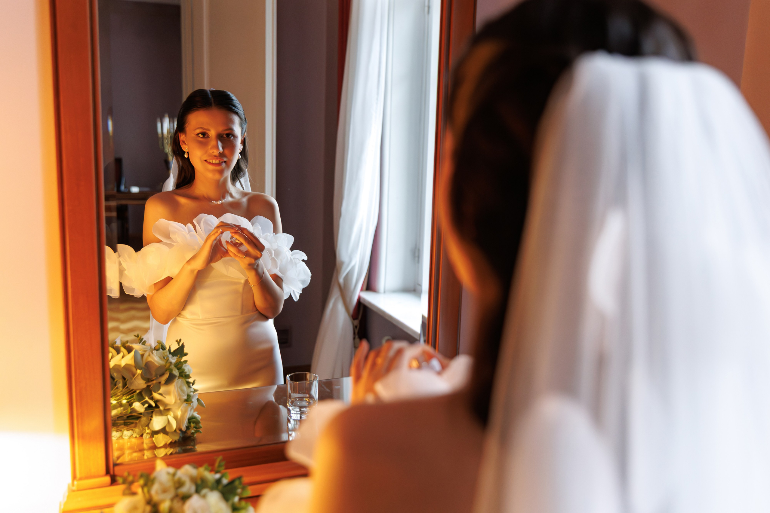 Свадебная фотосессия и сборы в гостинице Националь. Свадебный фотограф Москва и МО Сергей Киржаев