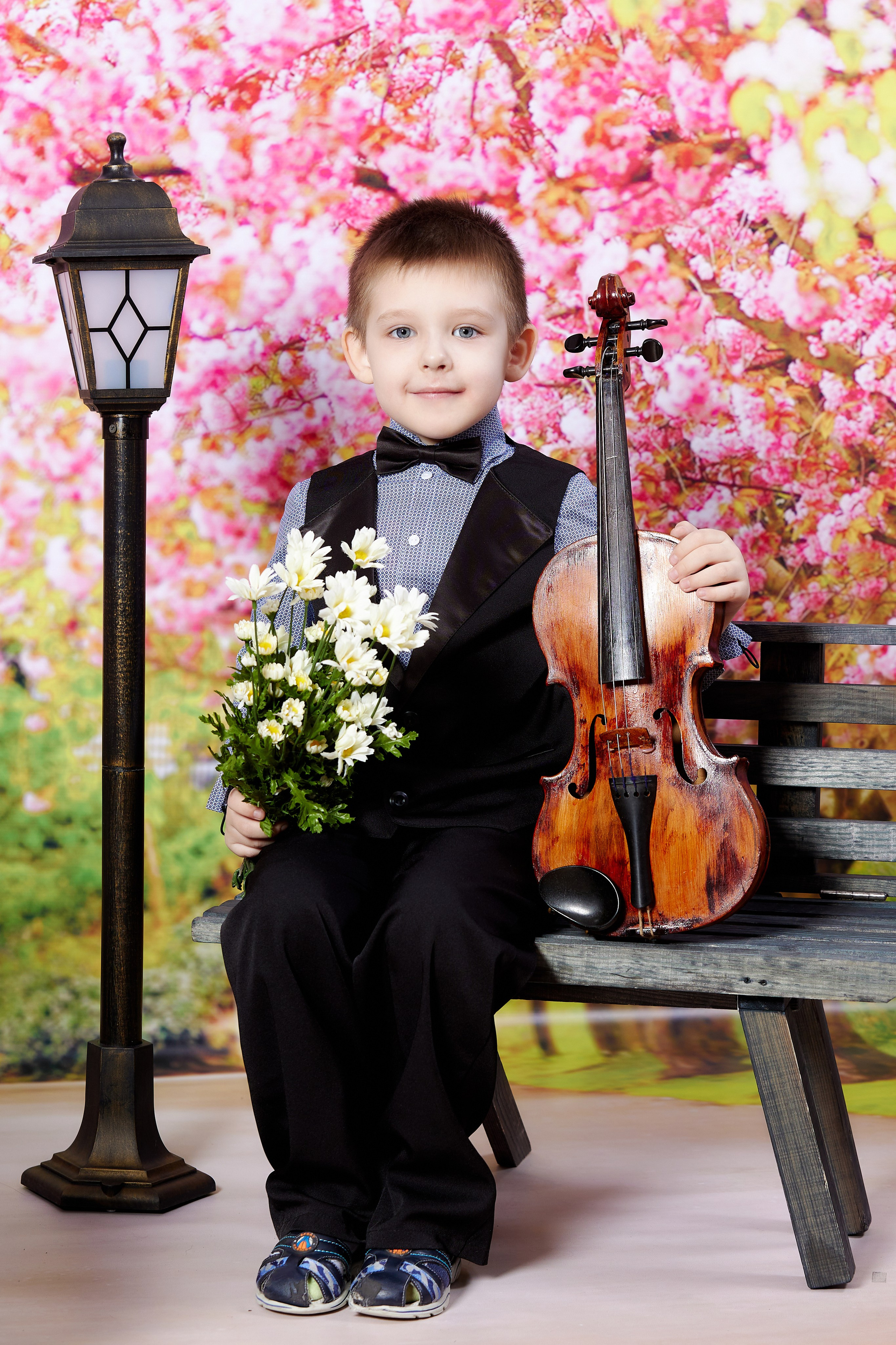 Со скрипкой. Детская выездная фотостудия