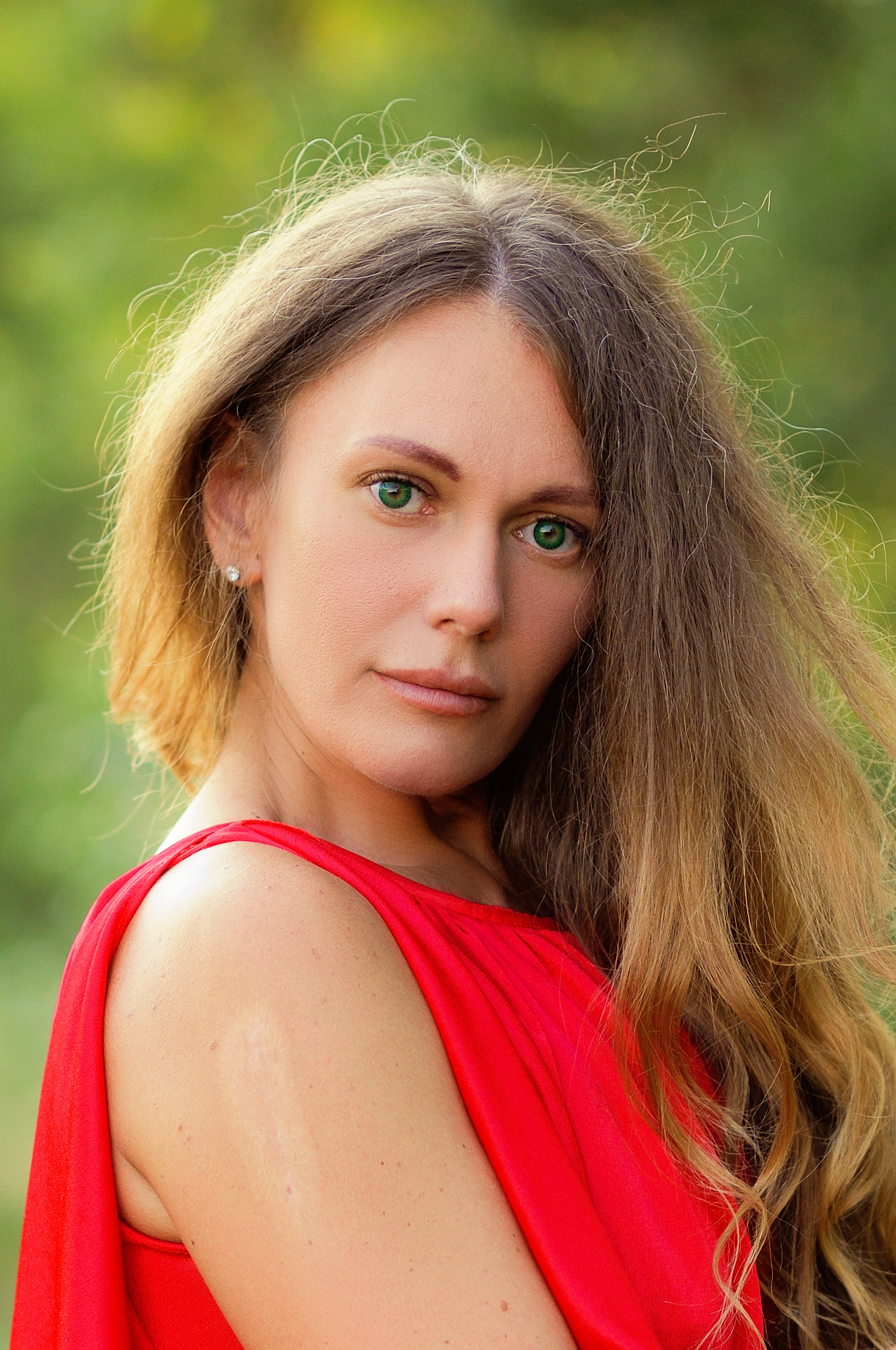 крупный женский портрет