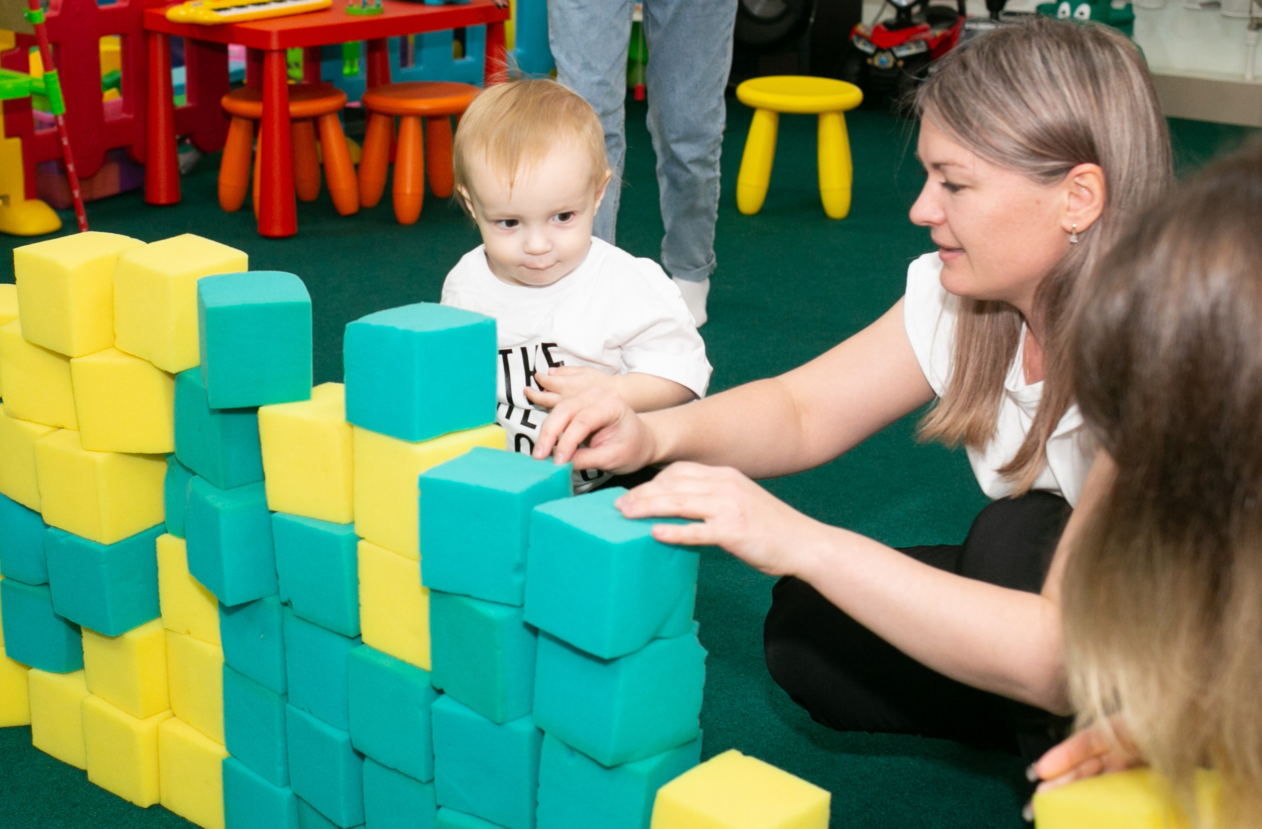 Белый кролик. Пикачу. Фотограф новорожденных и семейный фотограф НСО г. Бердск Марина Львова