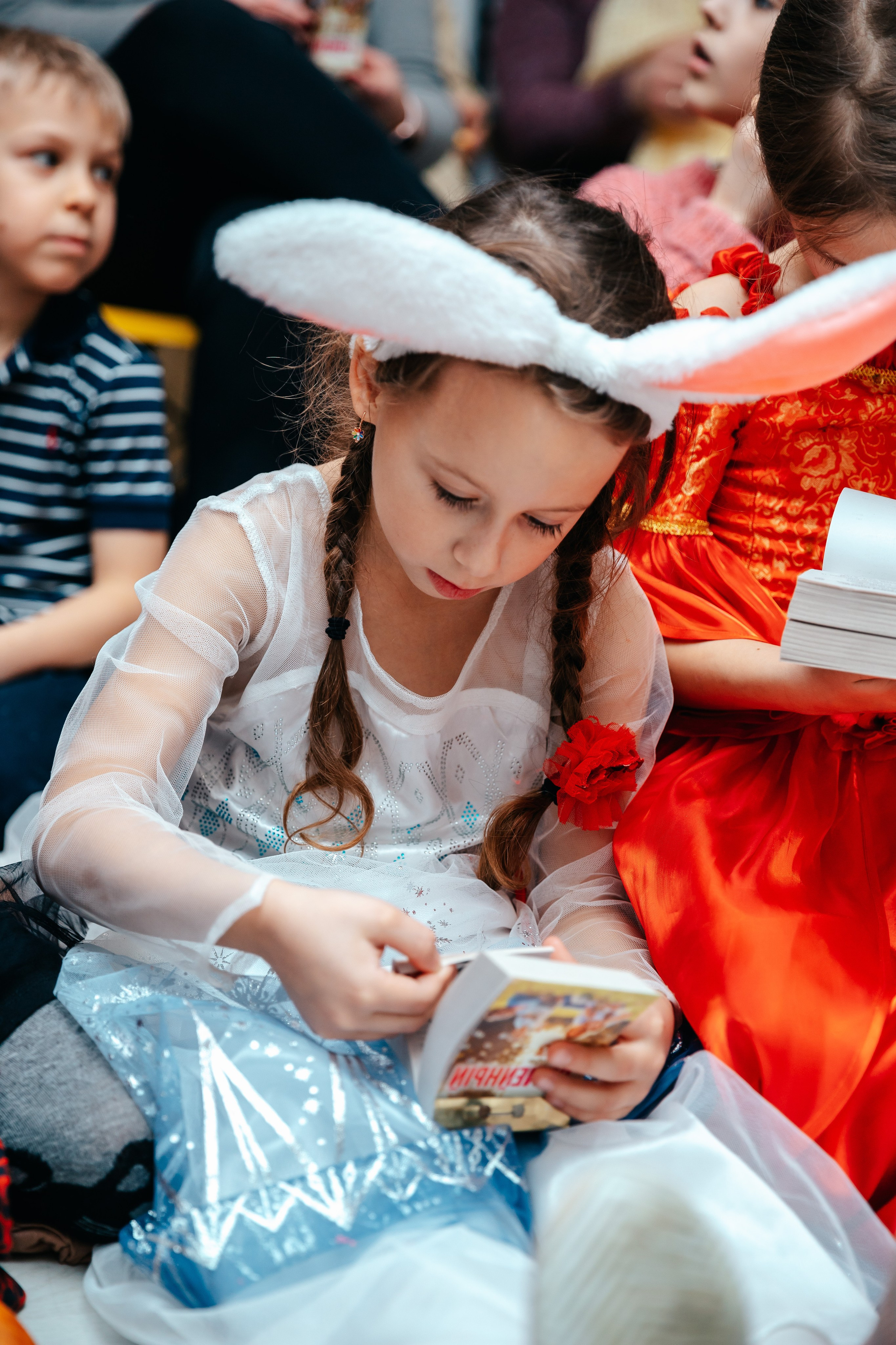 Новогодний утренник в Монтессори-школе. Семейный lifestyle фотограф в Санкт-Петербурге Людмила Пахомова
