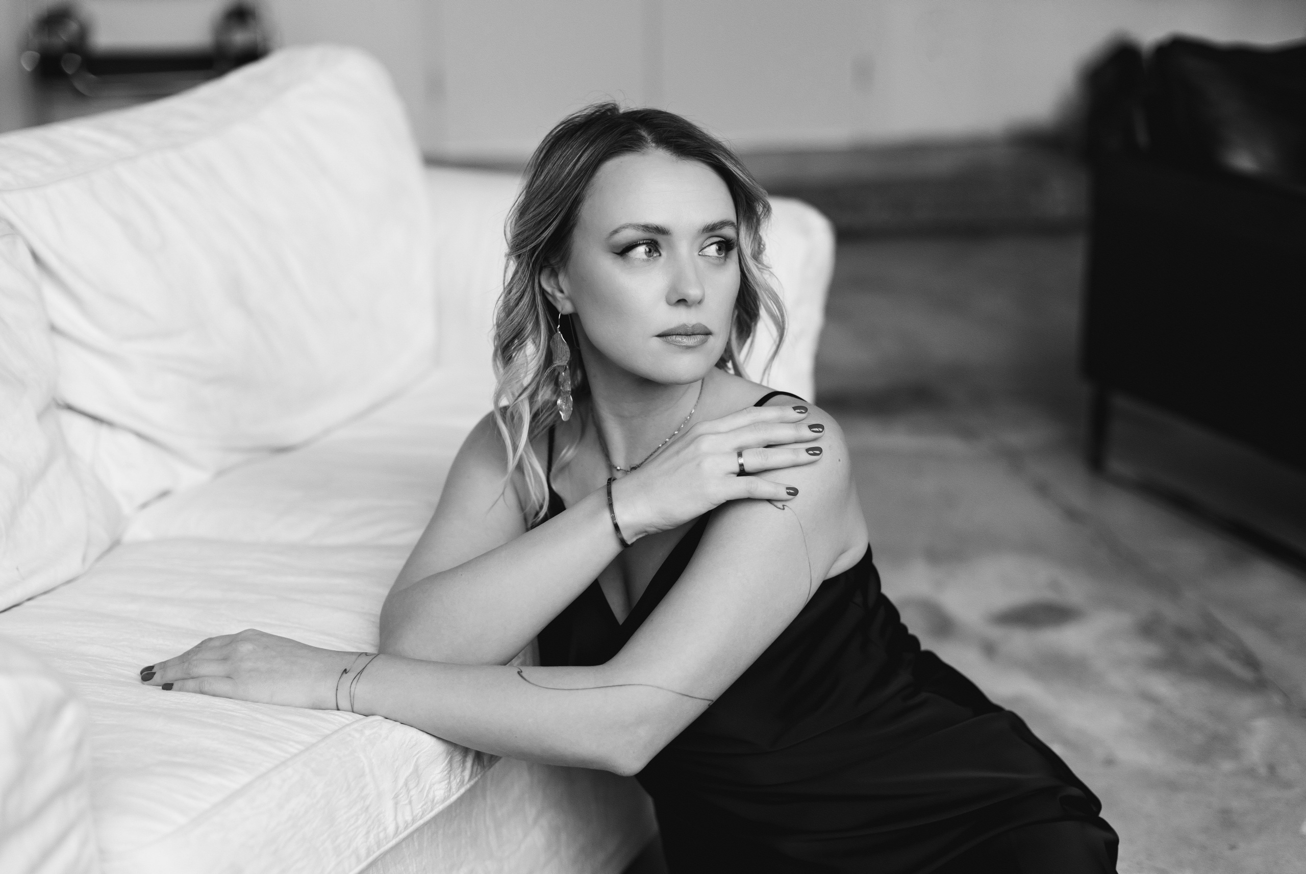 Фотосессия в лаконичной студии с Ульяной. Портретный и семейный фотограф Юлия Герман