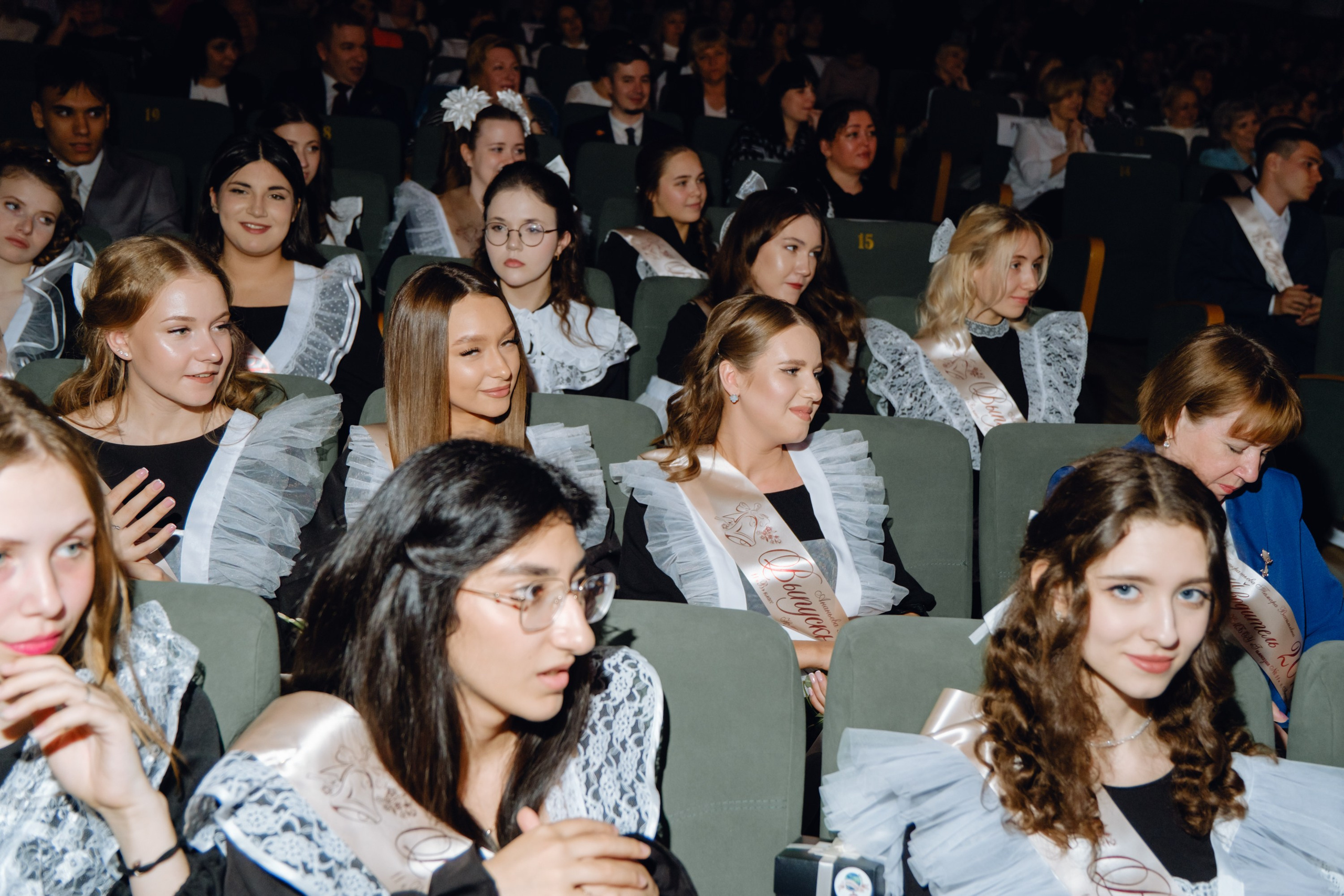 Последний звонок 11 класс. Фотограф Софья Володкина