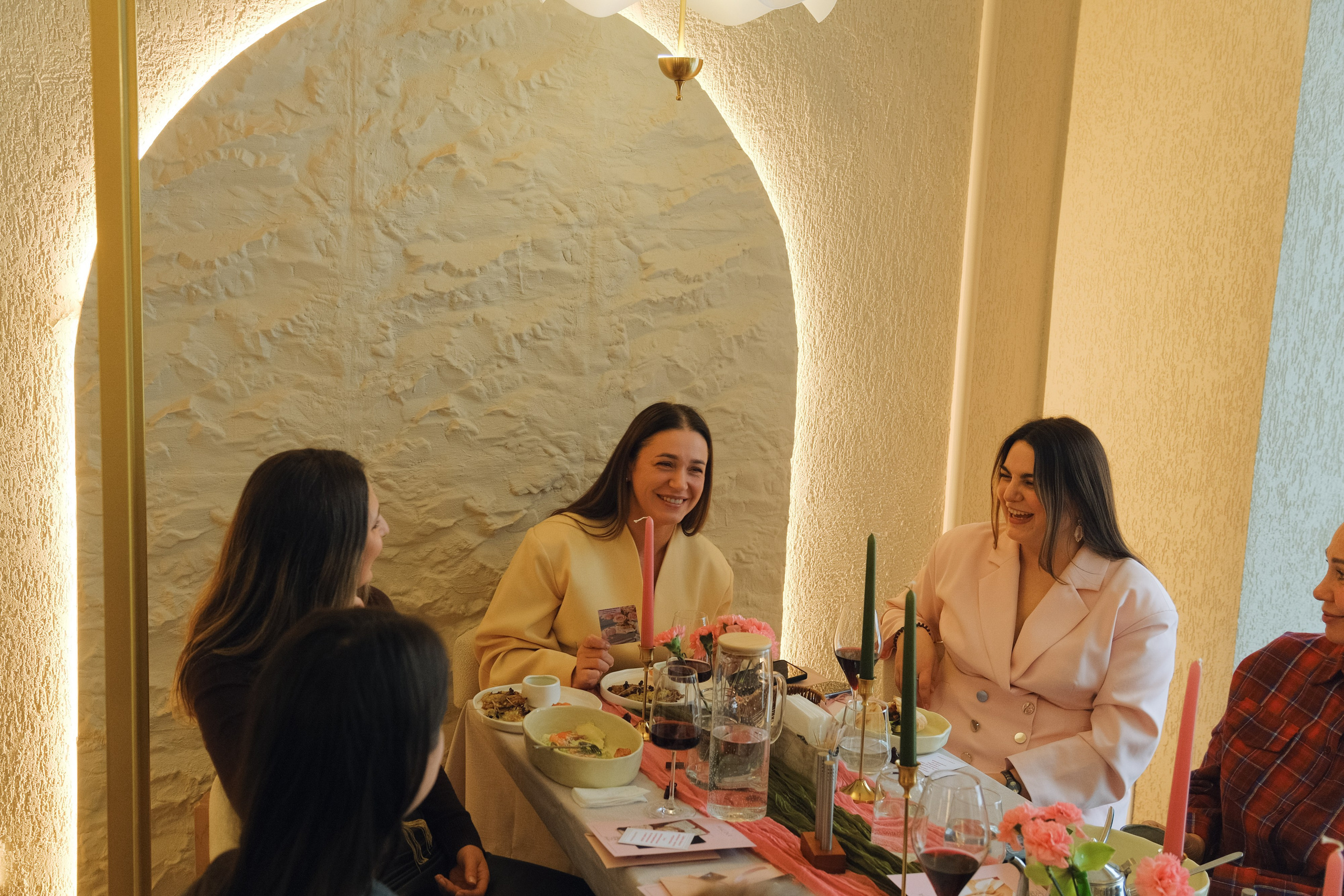 Девичник в кафе Im tun. Фотограф Софья Володкина