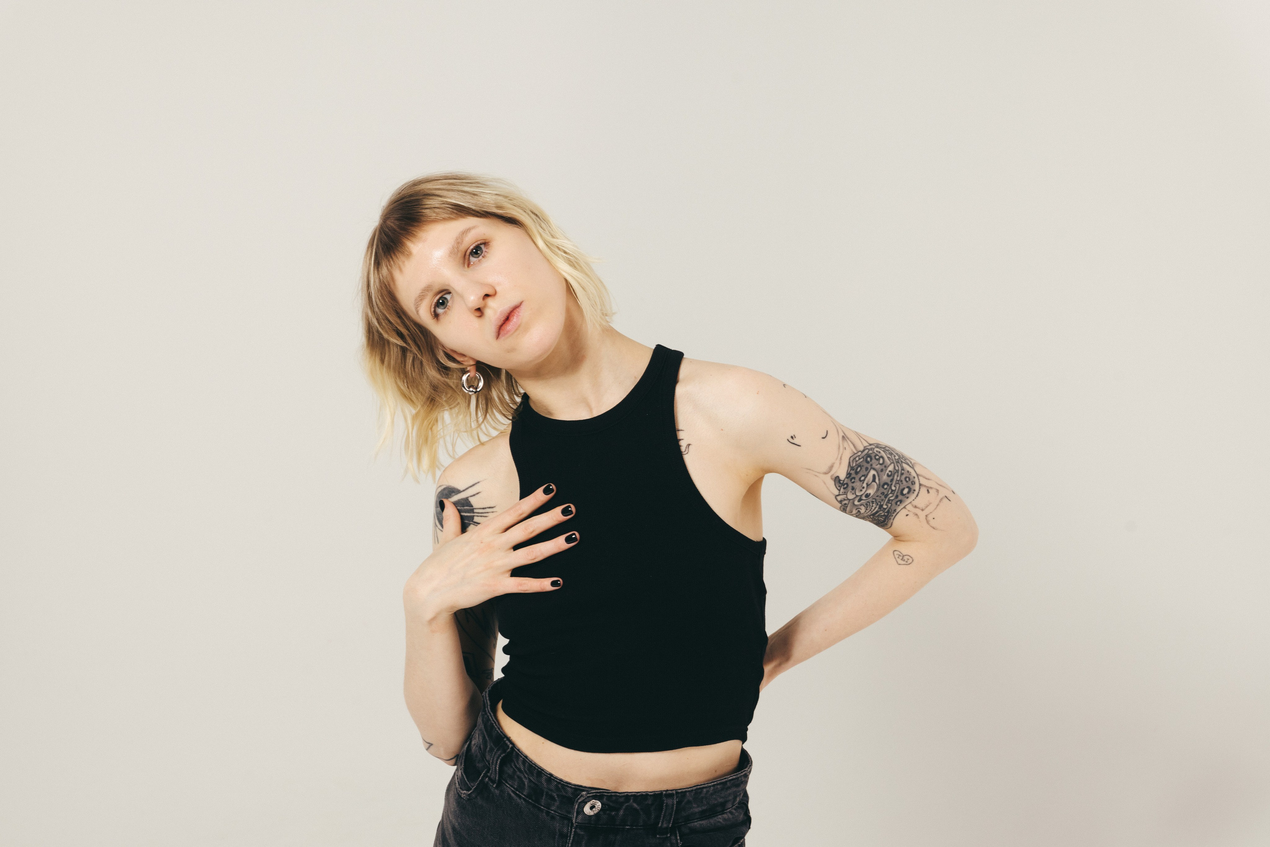 Ника. Студия