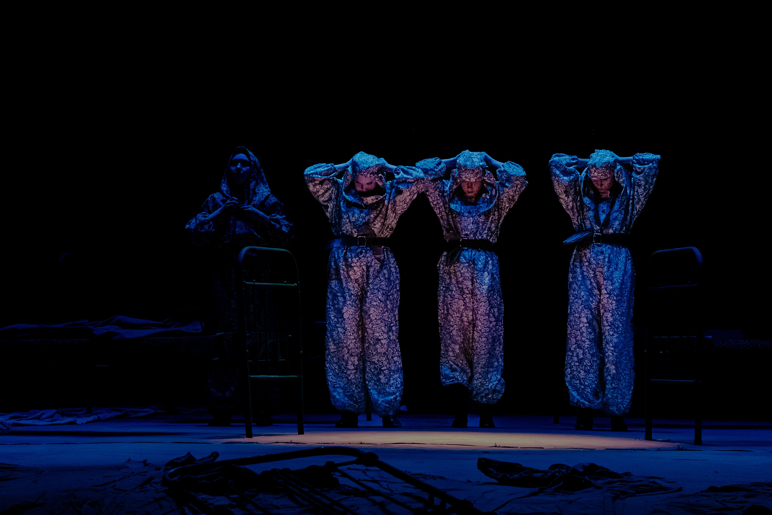 Театр Юного Зрителя " Не покидай меня». Фотограф Марк Файзулин