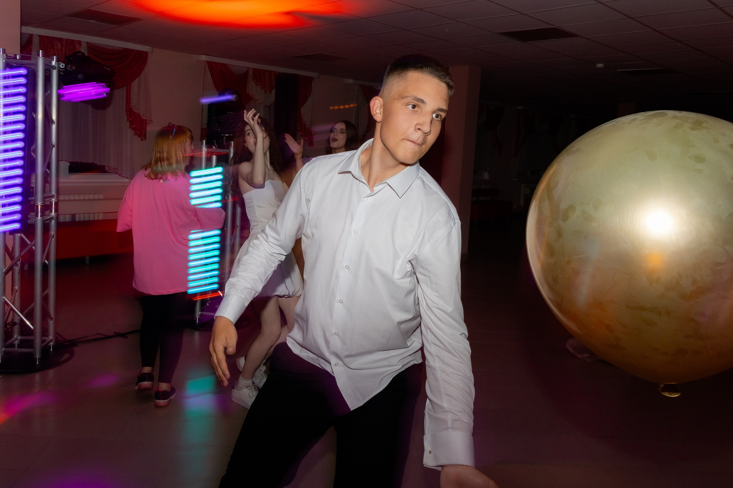 Школьный выпускной 2025 год в Минске, Беларуси. Свадебный фотограф в Минске/Беларуси Сергей Спиридонов