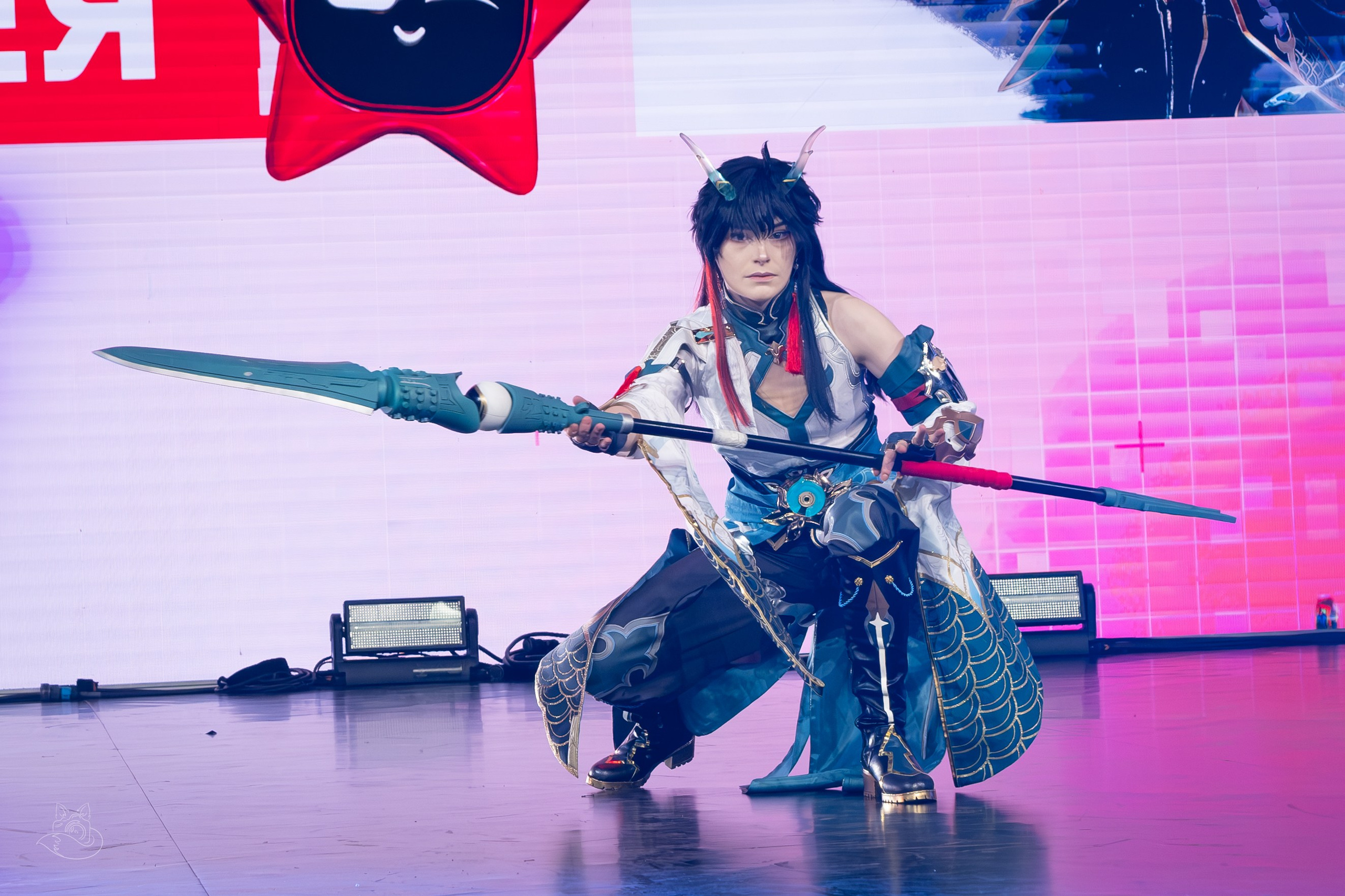 Сцена РЭД ЭКСПО 2024. Косплей фотограф