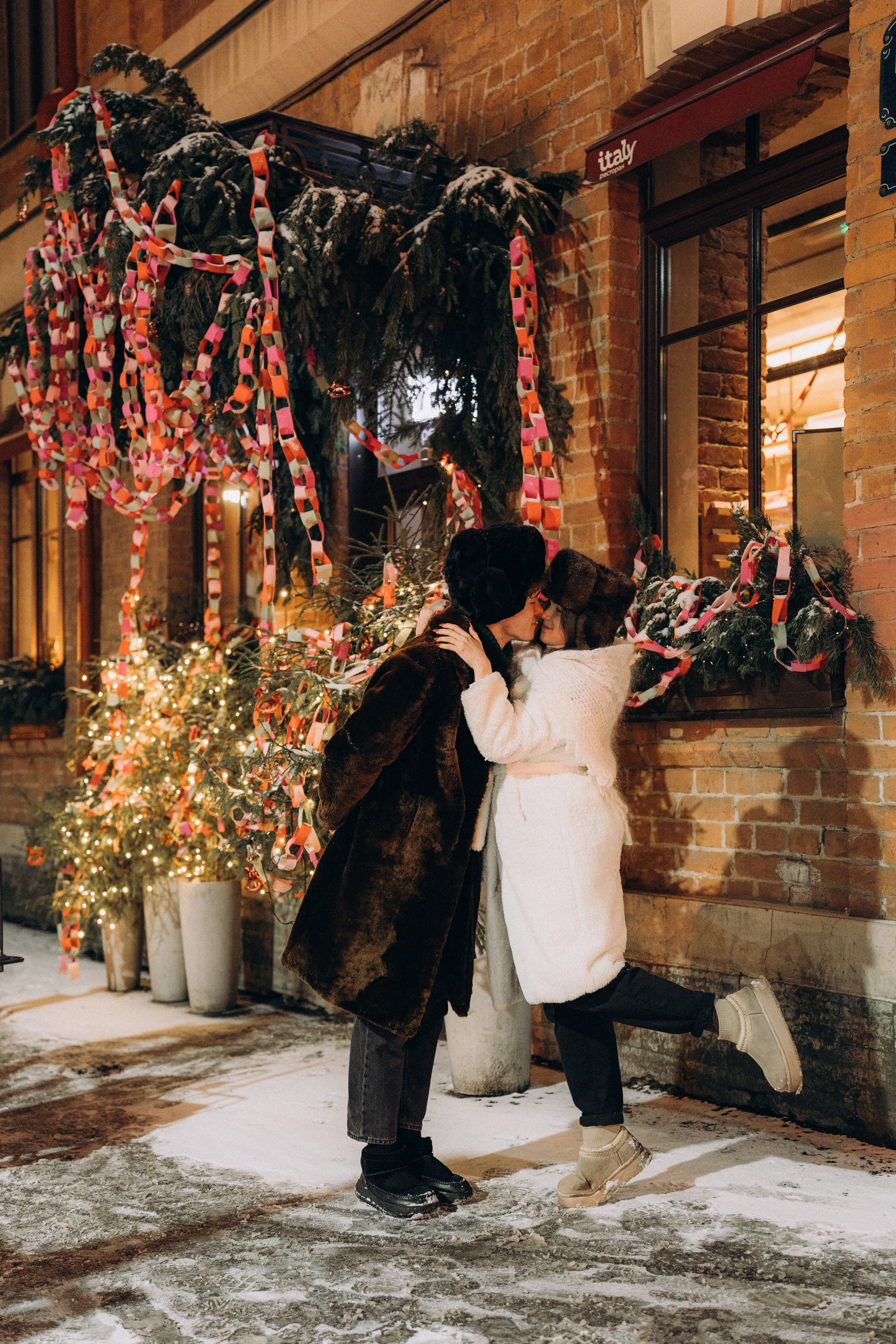 НОВОГОДНЯЯ ПРОГУЛКА ПАРЫ ПО ЧЕРНЫШЕВСКОЙ ПЕРЕД НОВЫМ ГОДОМ. Профессиональный фотограф, Санкт-Петербург — Виктория Богомолова