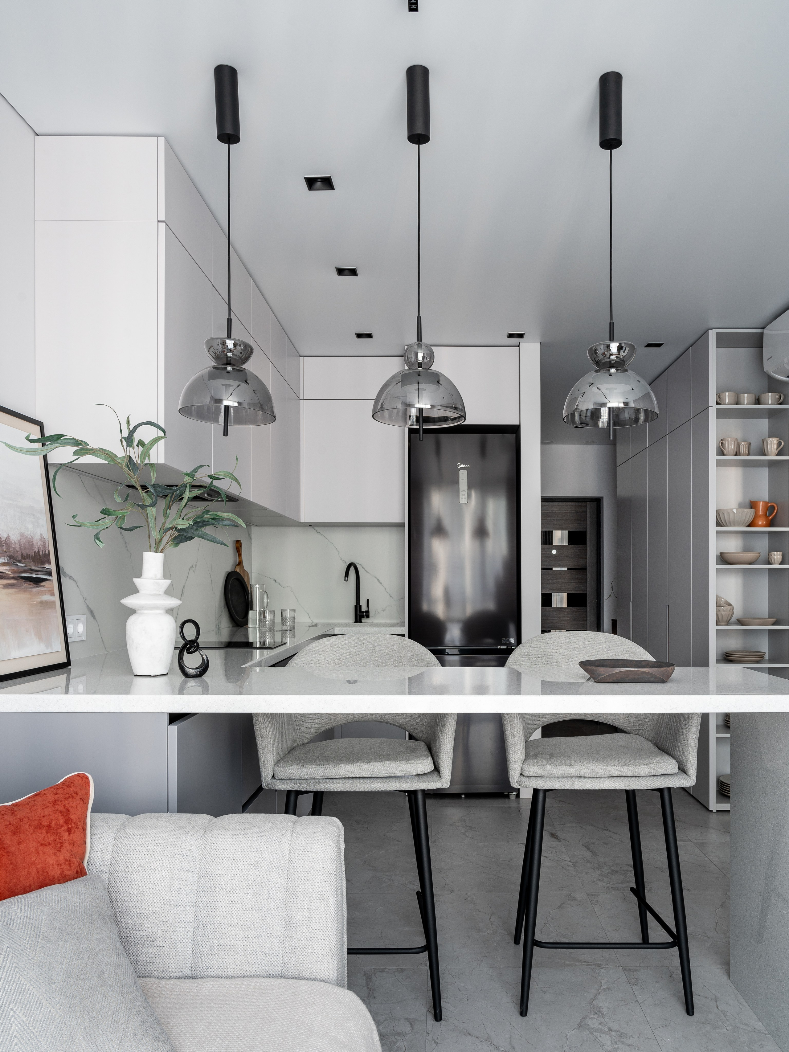 Дизайн проект Марии и Эдгарда Мухаметшины. Интерьерный фотограф в Сочи Элина Габриелян