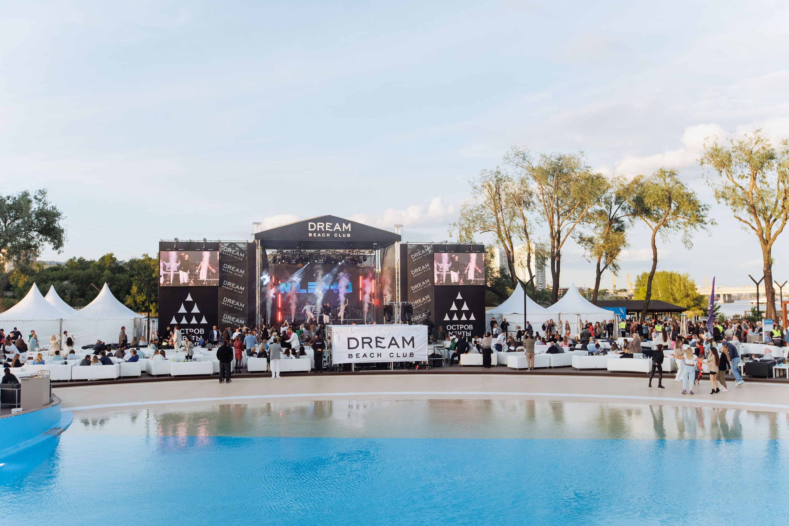 Остров мечты Dream Beach Club (Открытие открытого бассейна в Москве). Репортажный фотограф на мероприятие в Москве Алексей Терентьев