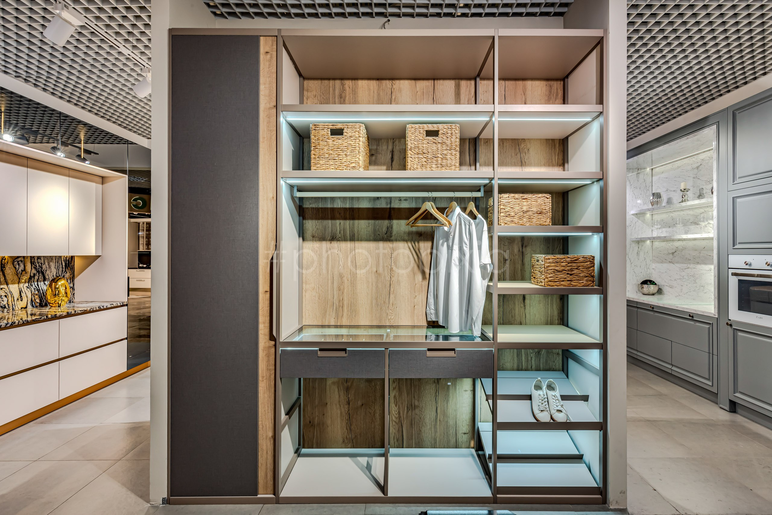 Интерьерная съёмка шоурума фабрики кухонь PRO-MOBILI. Интерьерная съёмка и виртуальные туры — Интерьерный фотограф Кузнецов Сергей (photopixiq)