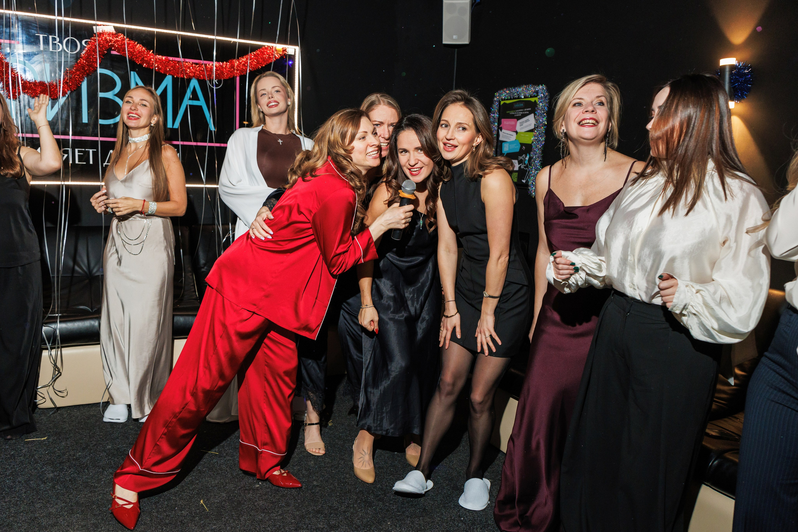 Вечеринка в караоке. Фотограф в Москве Дмитрий Емельянов