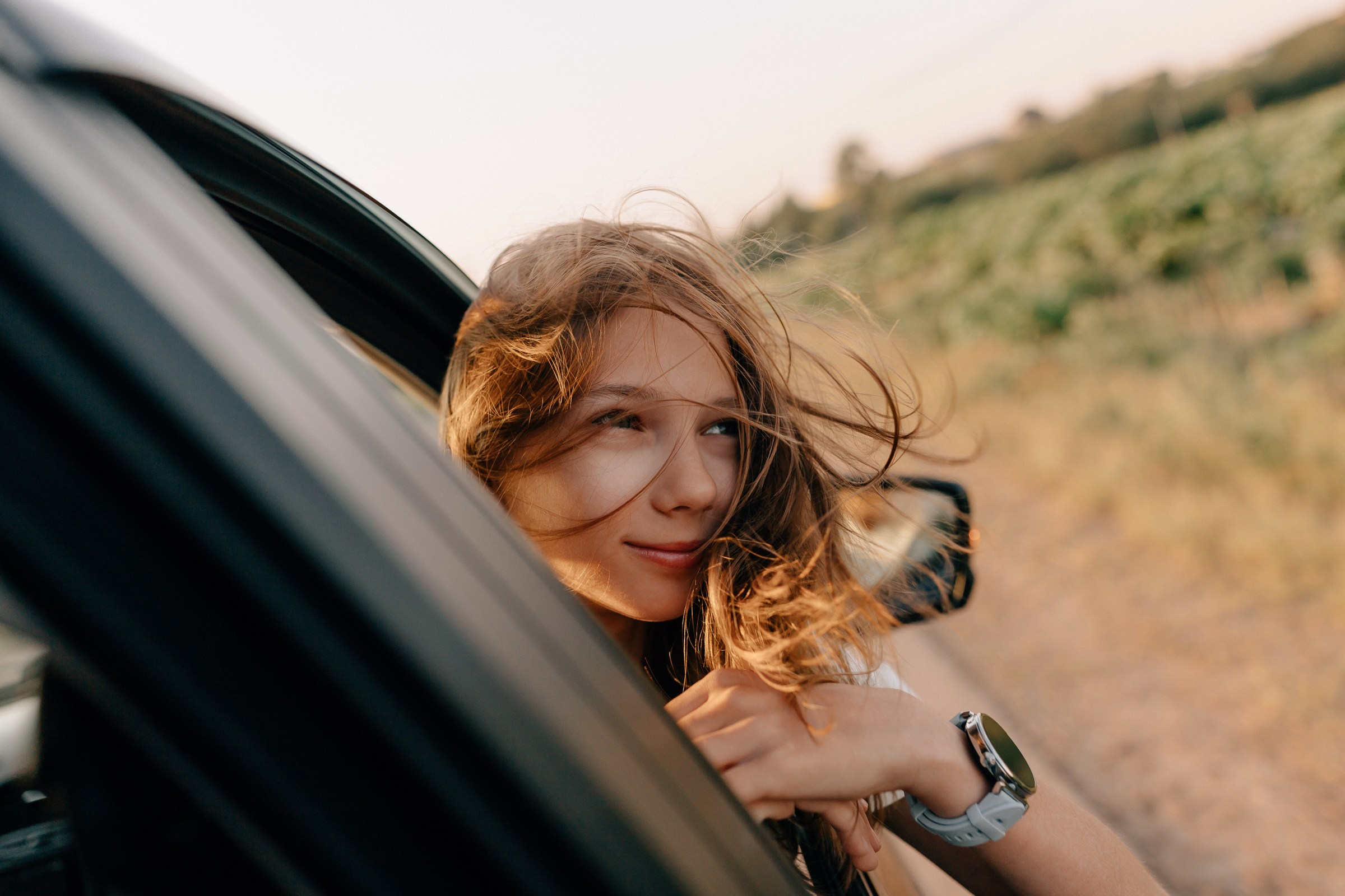 Летящие волосы. Юлия. Июнь 2025. Фотограф Пермь. Свадьбы. Семья и дети, школа, д. сад. Фотокниги