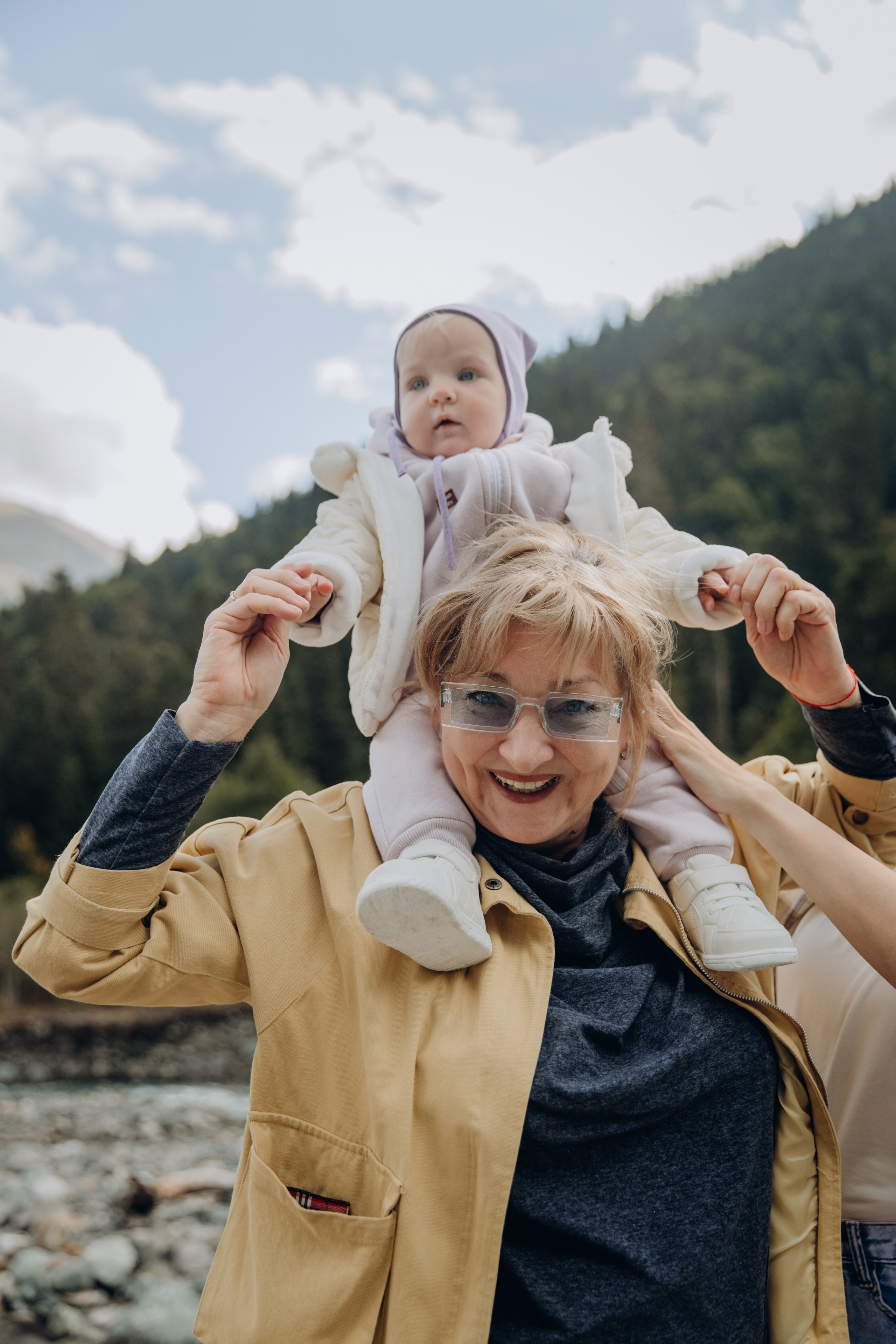 Юля с семьей, Домбай. Портфолио