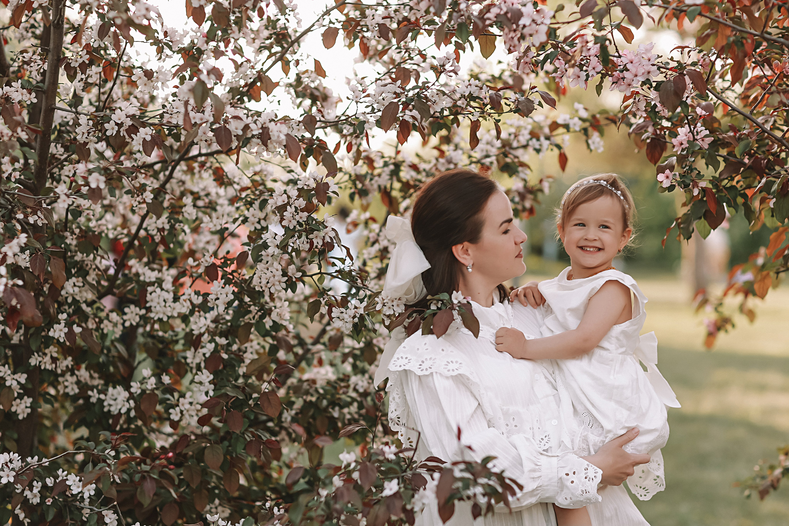 Яблони. Семейный фотограф Тюмень, фотограф на роды Салмина Мария