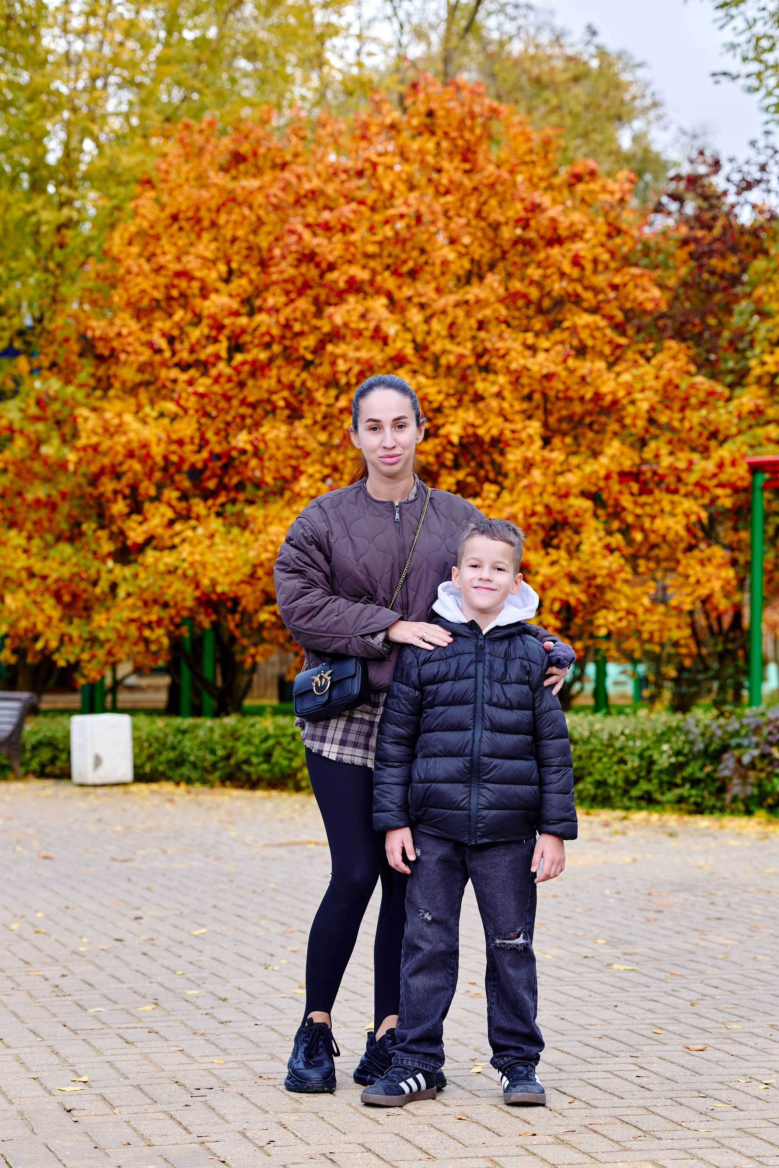 Прогулка в парке классом. Фотограф Выпускные альбомы Таганрог Сергей Коробченко