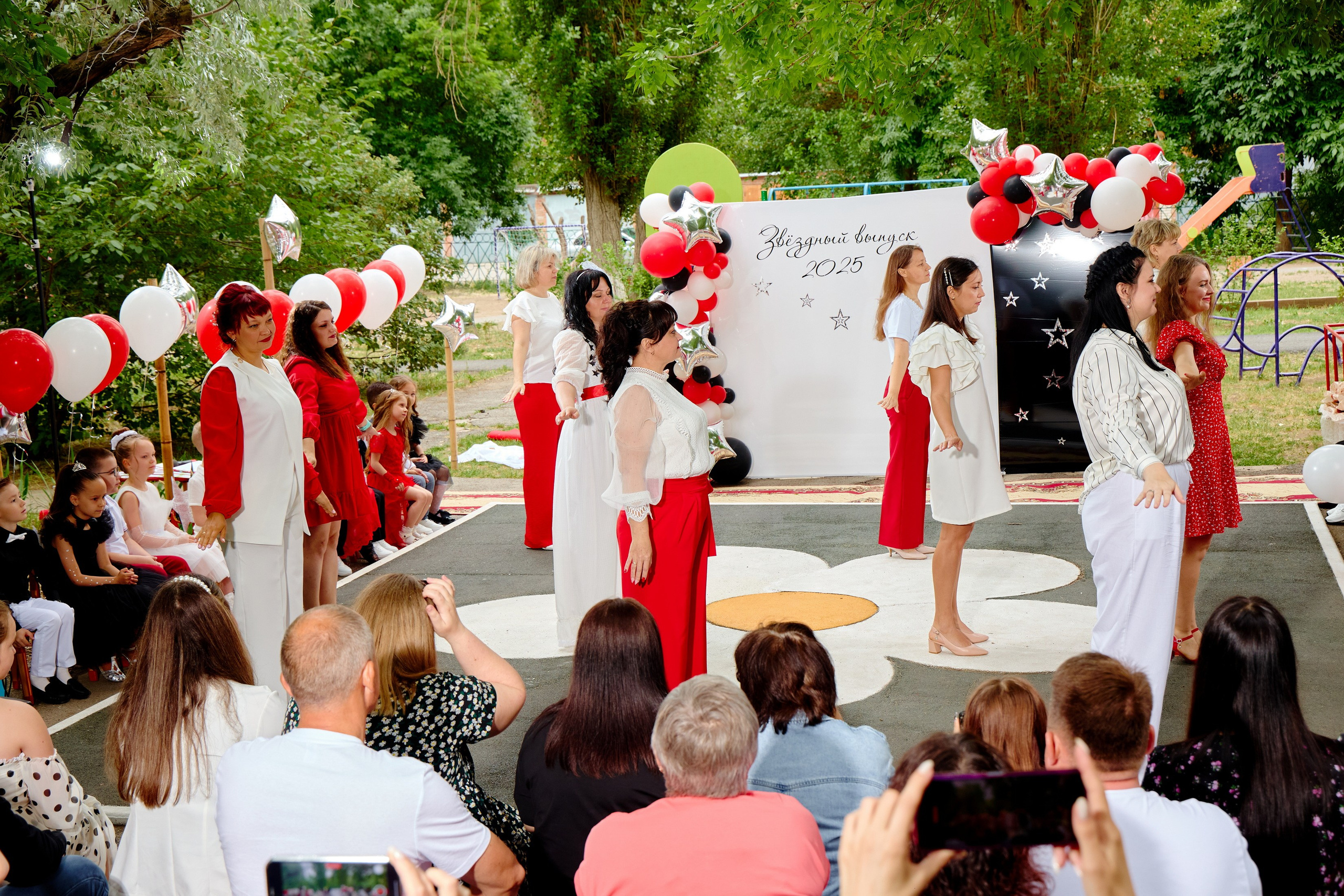 Выпускной 45 сад. Фотограф Выпускные альбомы Таганрог Сергей Коробченко