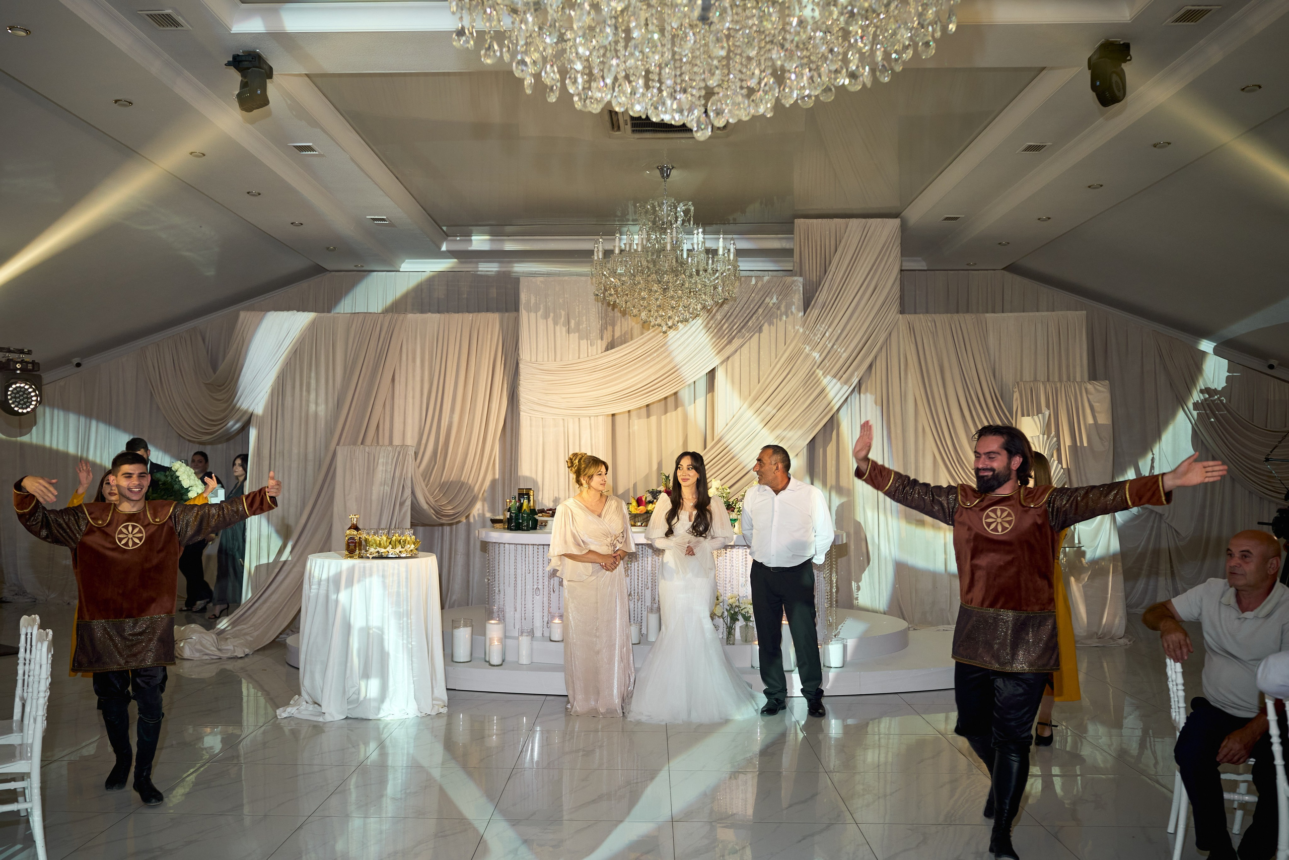 Сватовство в Краснодаре от лучших фотографов и операторов TWINS STUDIO. ТВИНС СТУДИО — лучшие свадебные фотографы и видеографы в Краснодаре