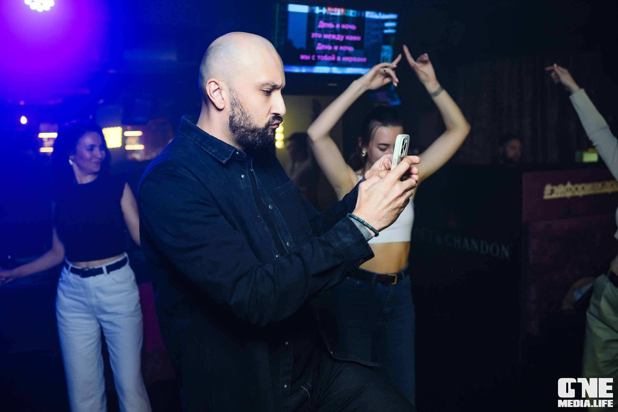 Субботняя вечеринка в караоке-клубе Эйфория. One Media Life: фоторепортажи, фотоотчеты с мероприятий и заведений