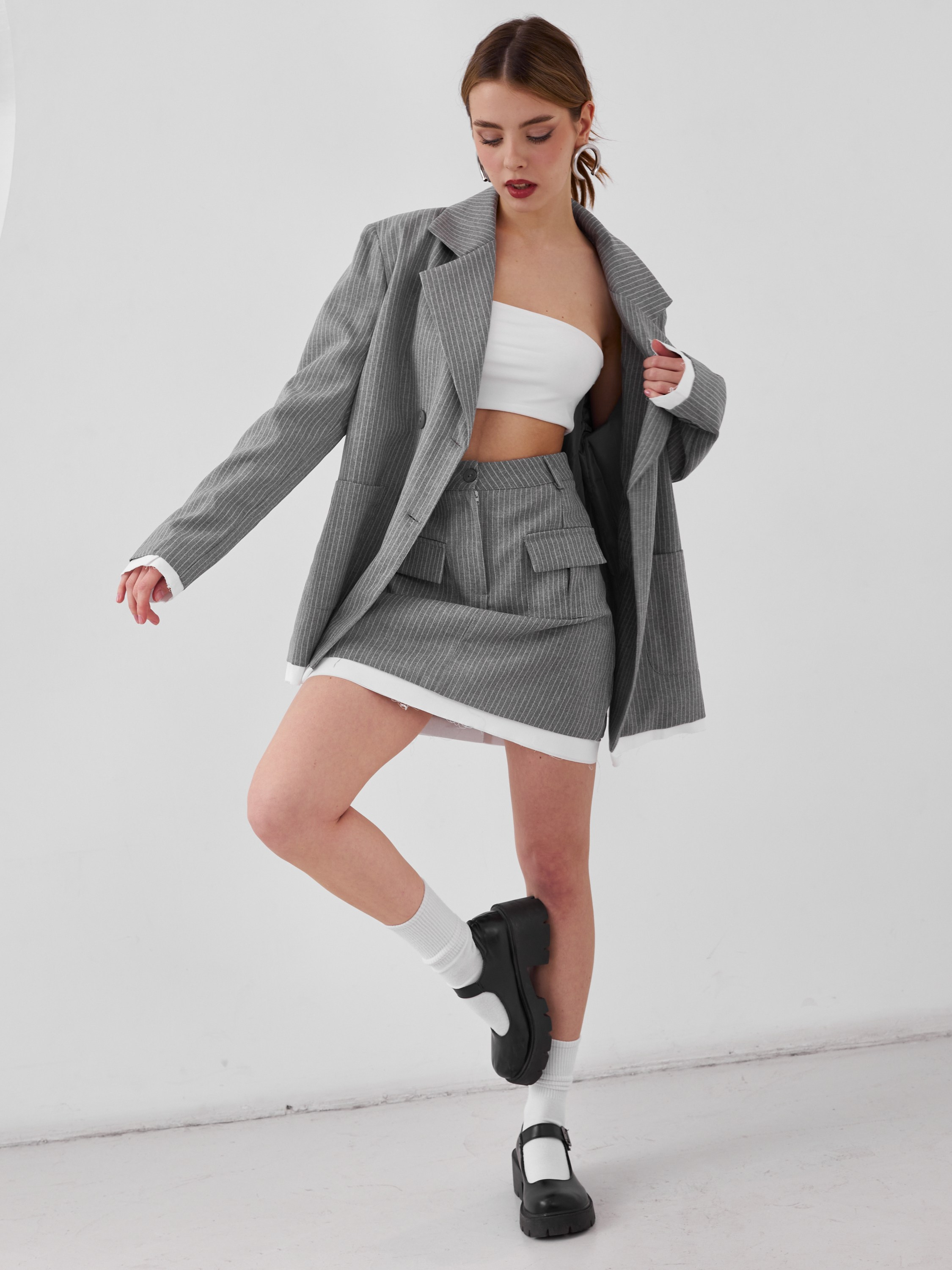 Фотосъемка костюма с юбкой пиджаком Екатеринбург Wildberries ВБ Ozon Озон фотосессия одежды Екб заказать цена фотосъемка товара WB костюмы. Фотограф Екатеринбург Анастасия Жерновская | Маркетплейсы и нейрофото