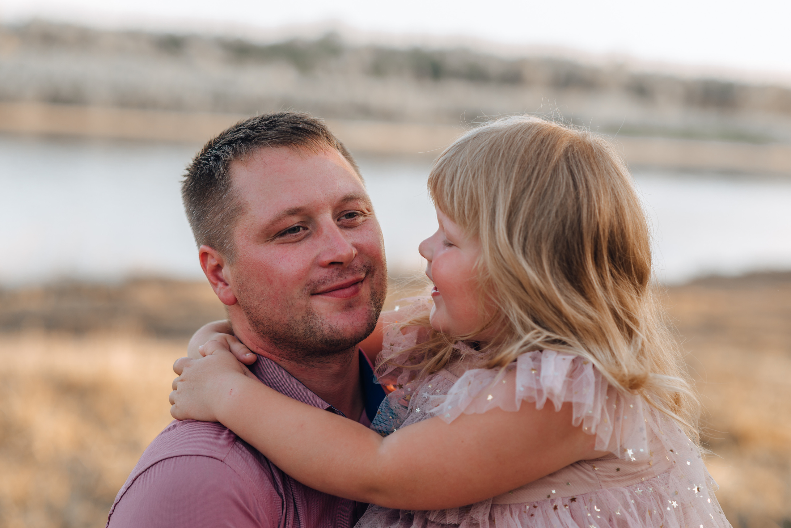 Варенька с бабулей и папой. Совец. Детский и семейный фотограф Катерина Мишина