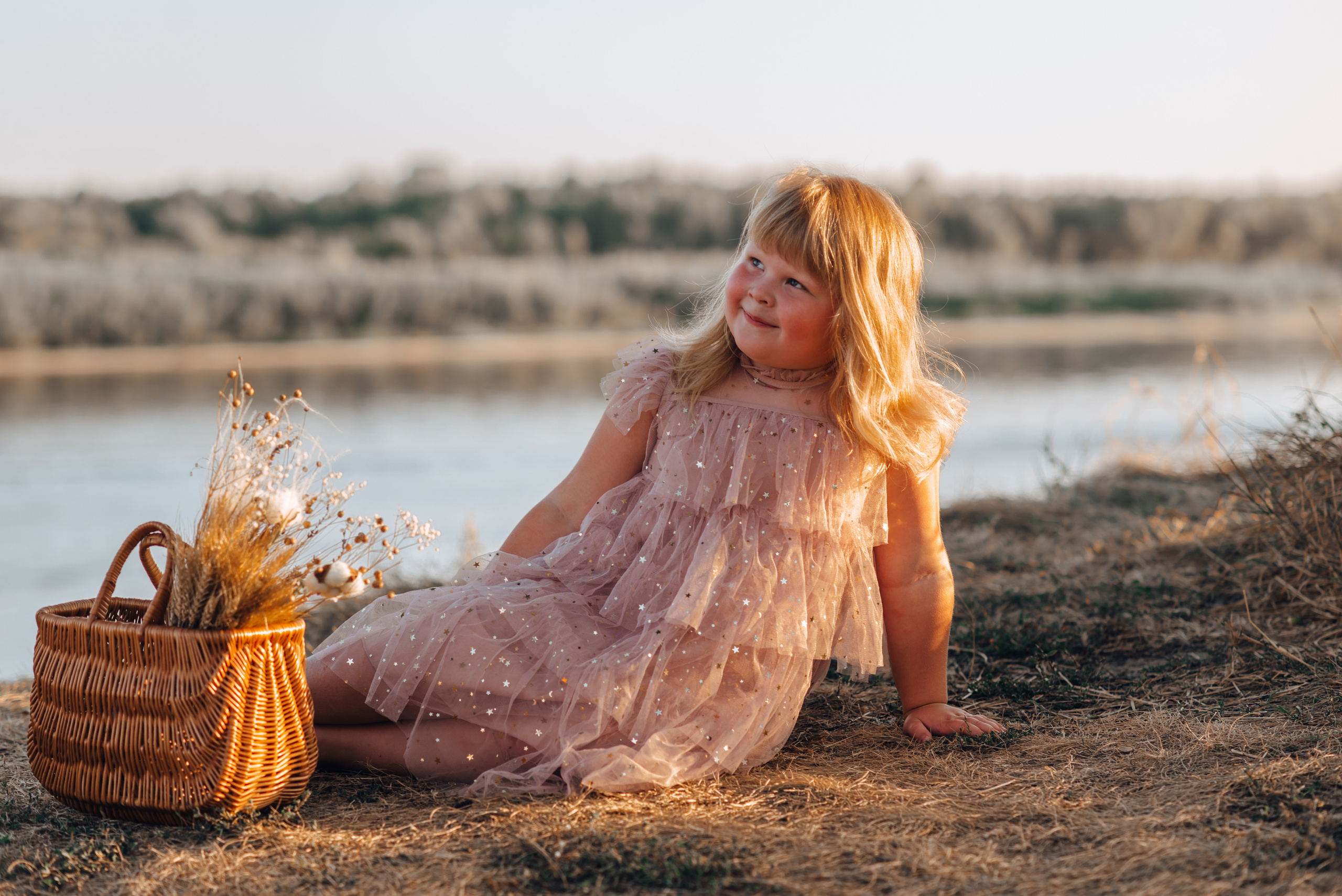 Варенька с бабулей и папой. Совец. Детский и семейный фотограф Катерина Мишина